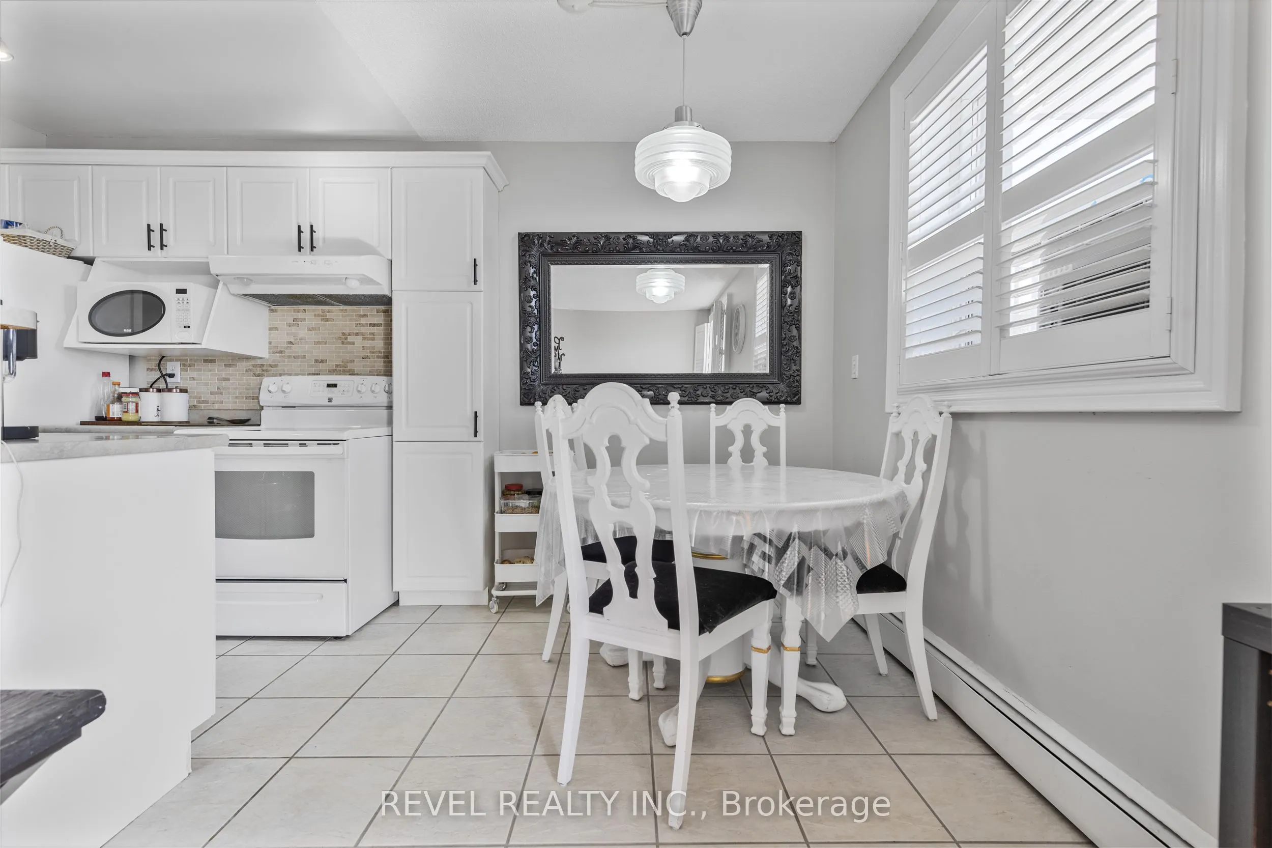 851 Queenston Road, #406