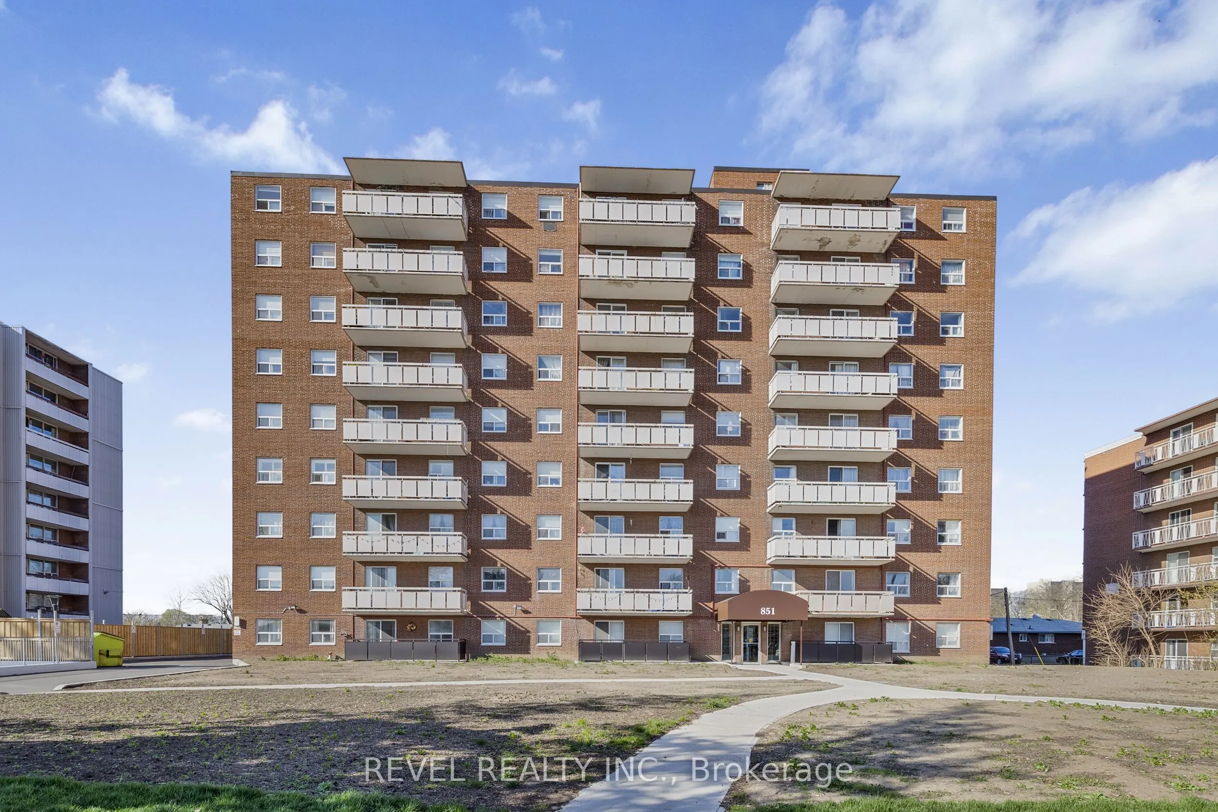 851 Queenston Road, #406
