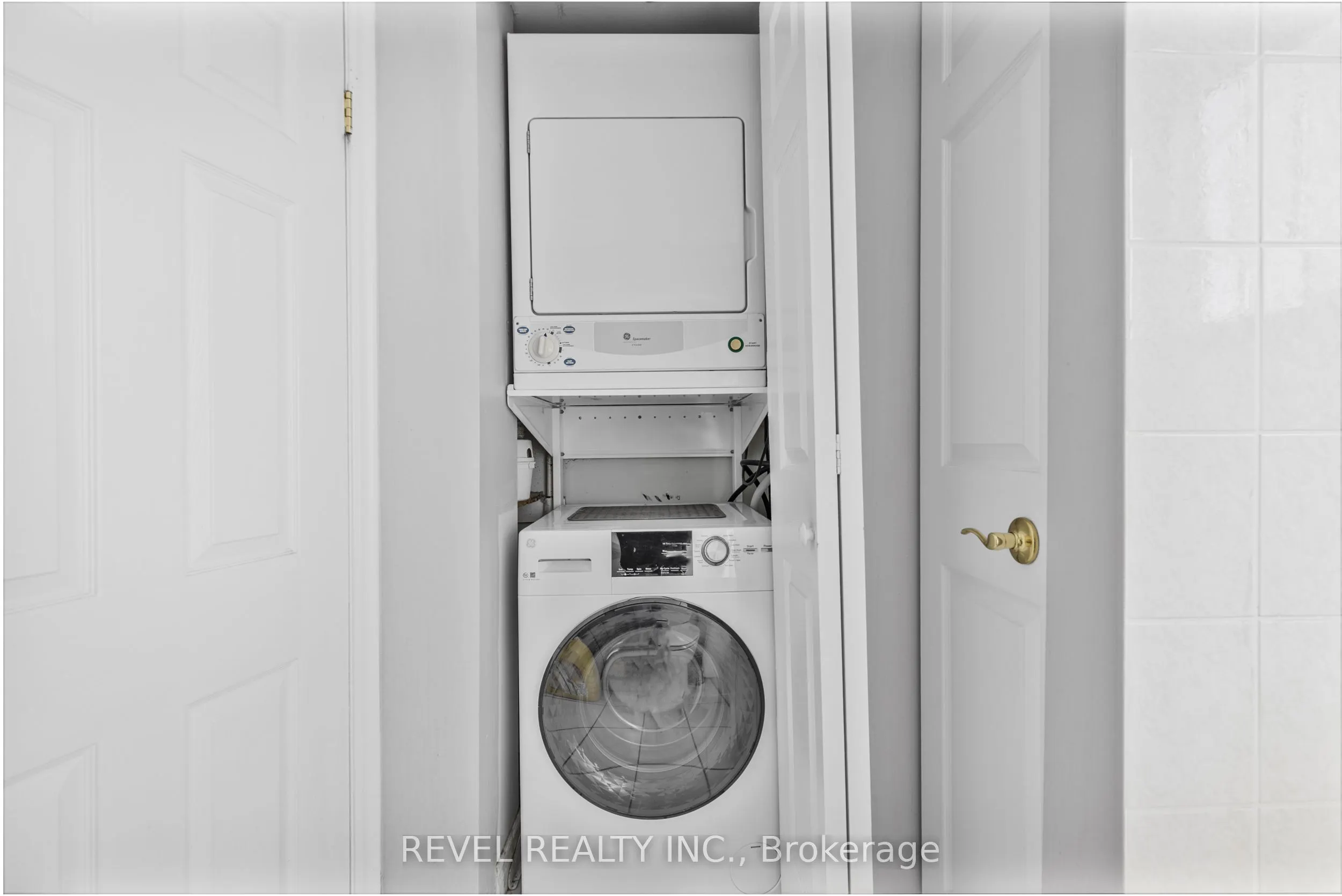 851 Queenston Road, #406