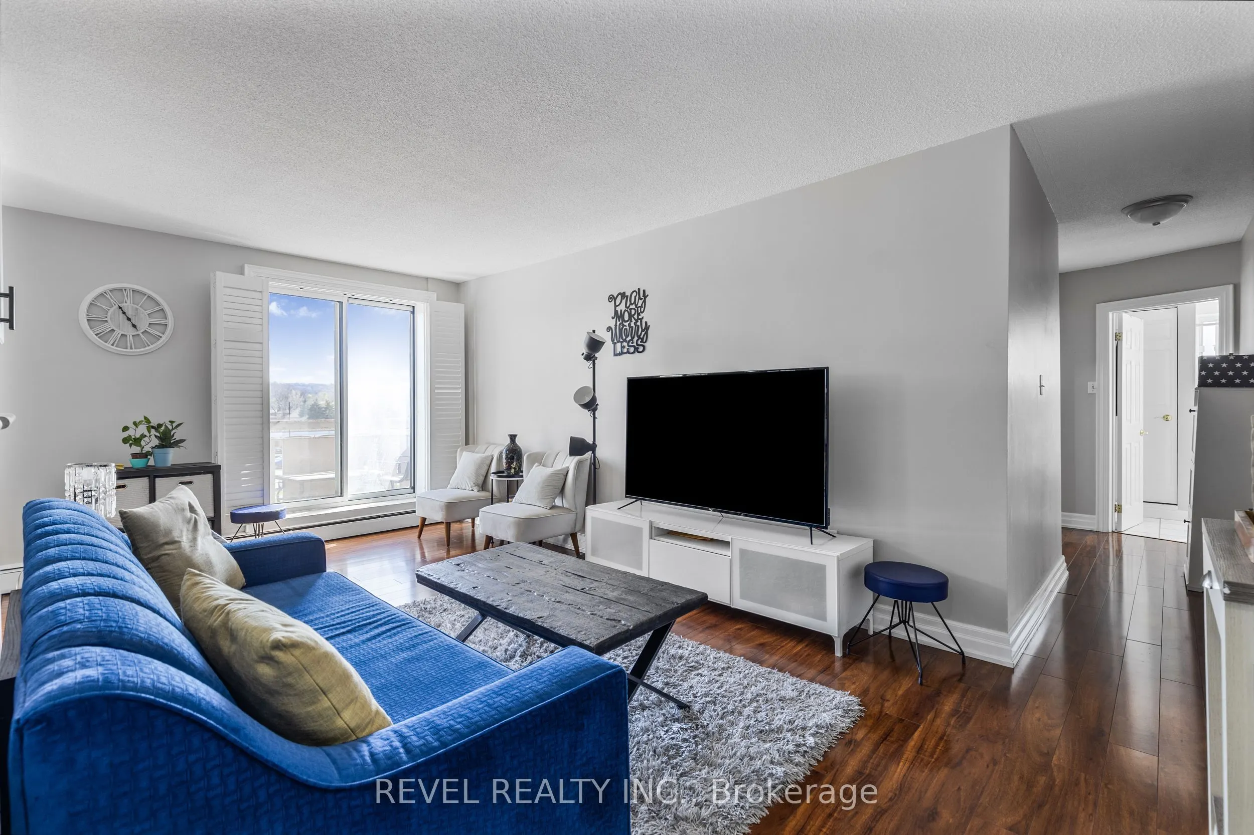 851 Queenston Road, #406