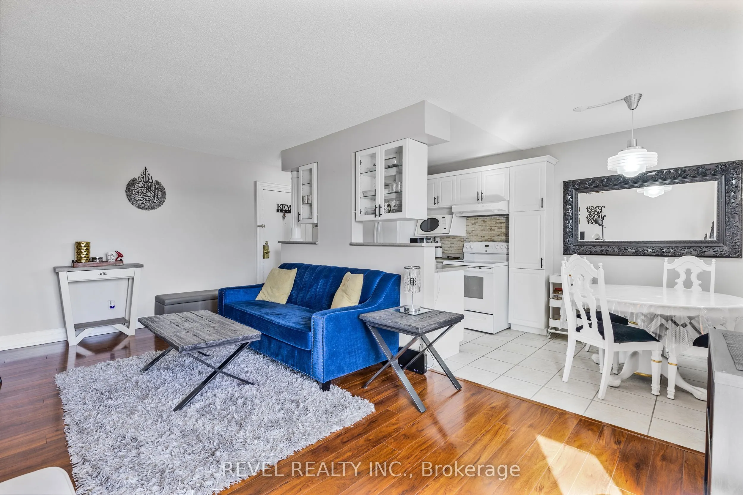 851 Queenston Road, #406