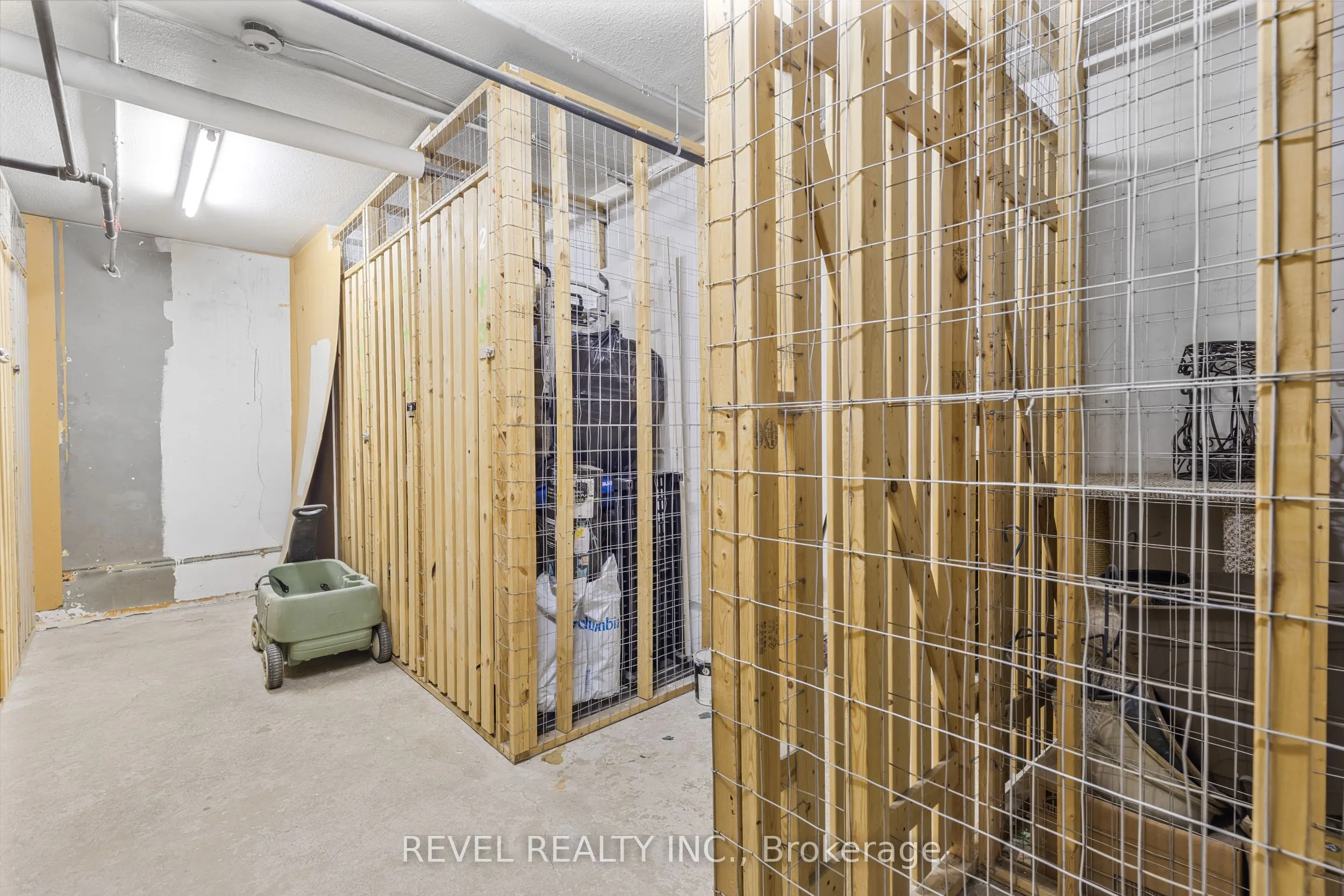 851 Queenston Road, #406