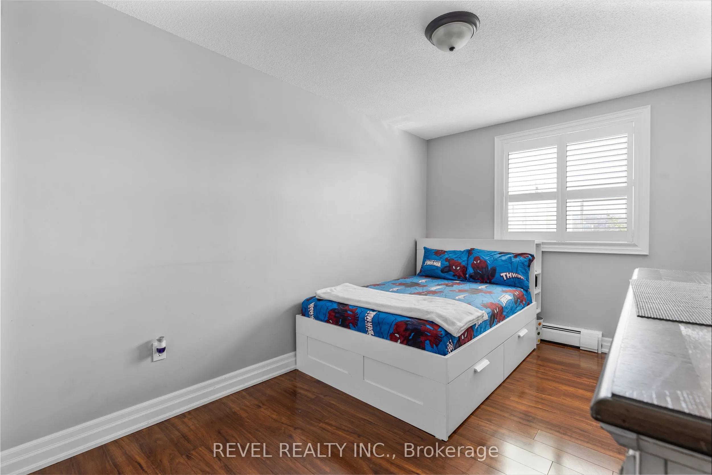 851 Queenston Road, #406