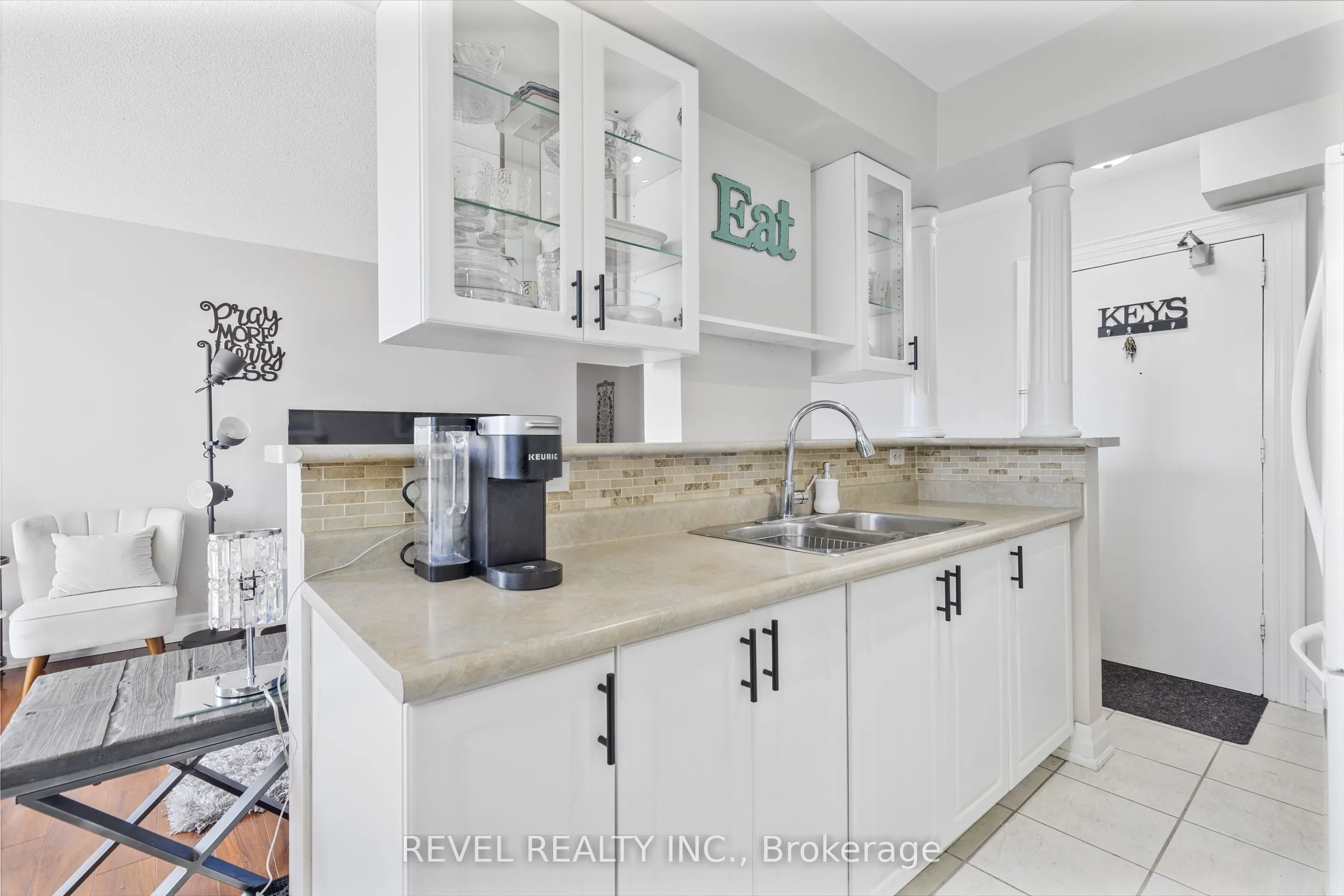 851 Queenston Road, #406