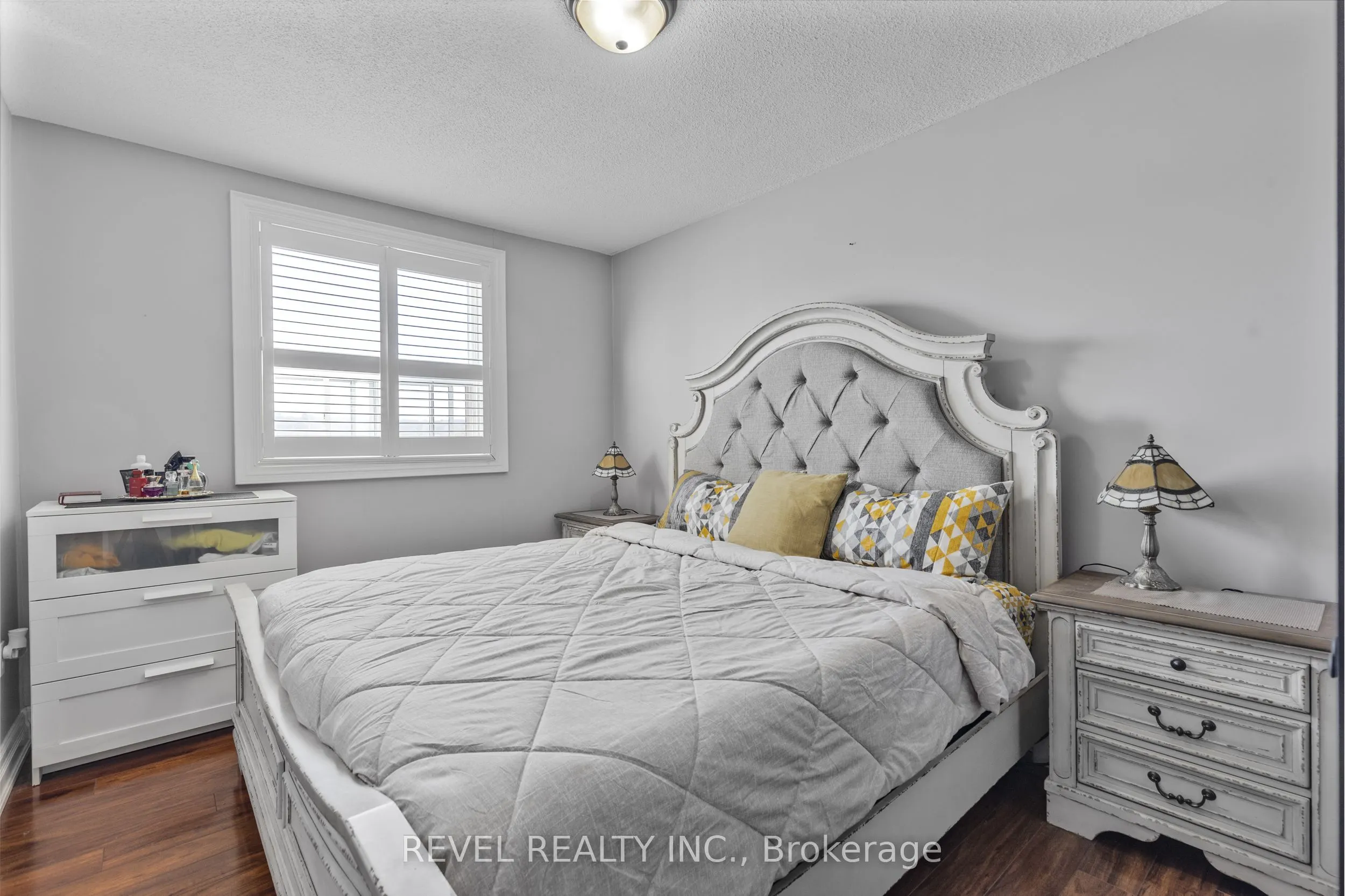 851 Queenston Road, #406