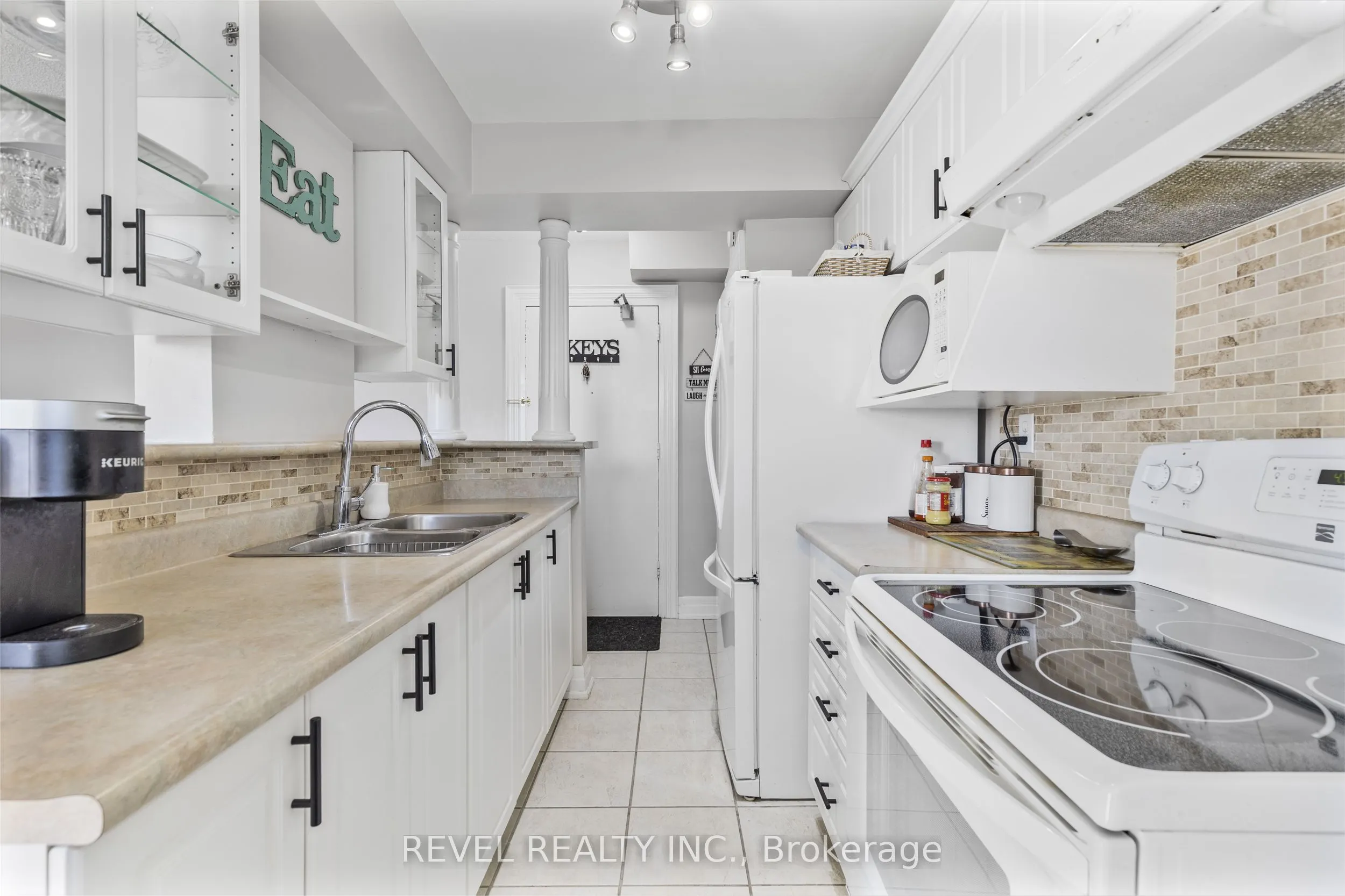851 Queenston Road, #406