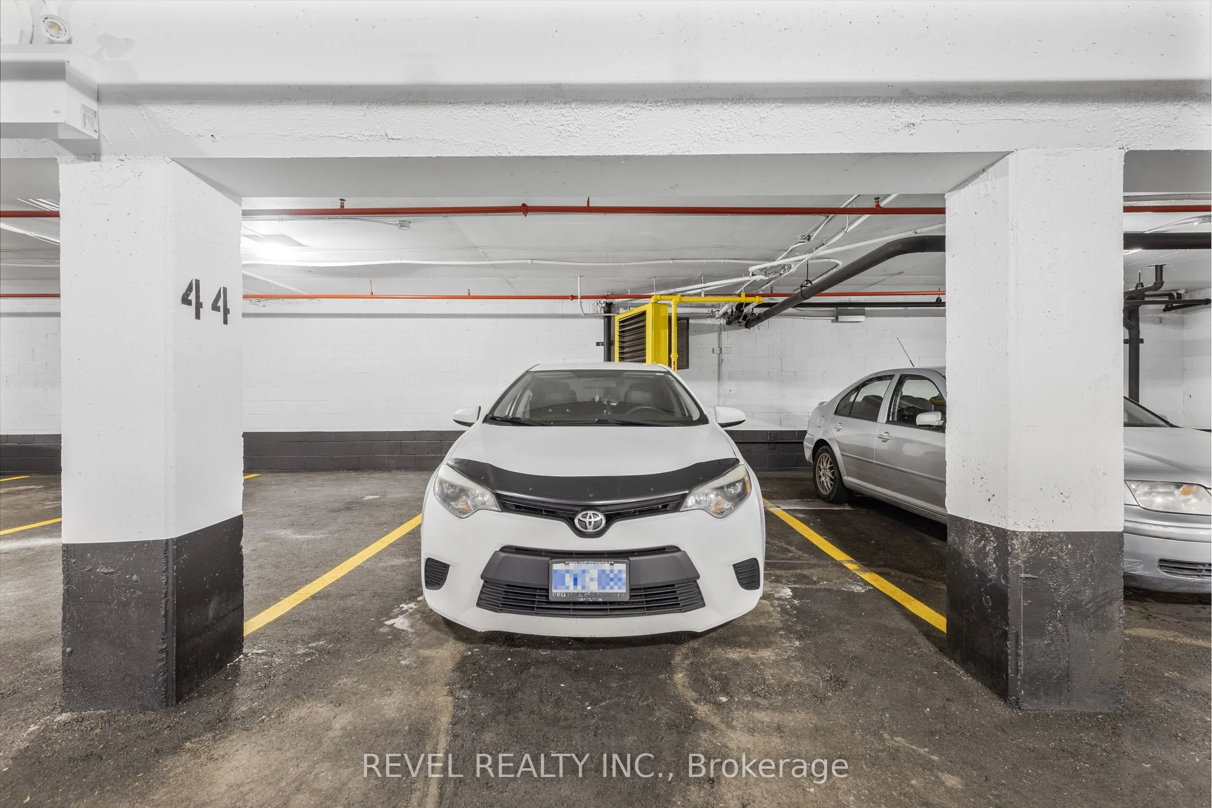 851 Queenston Road, #406
