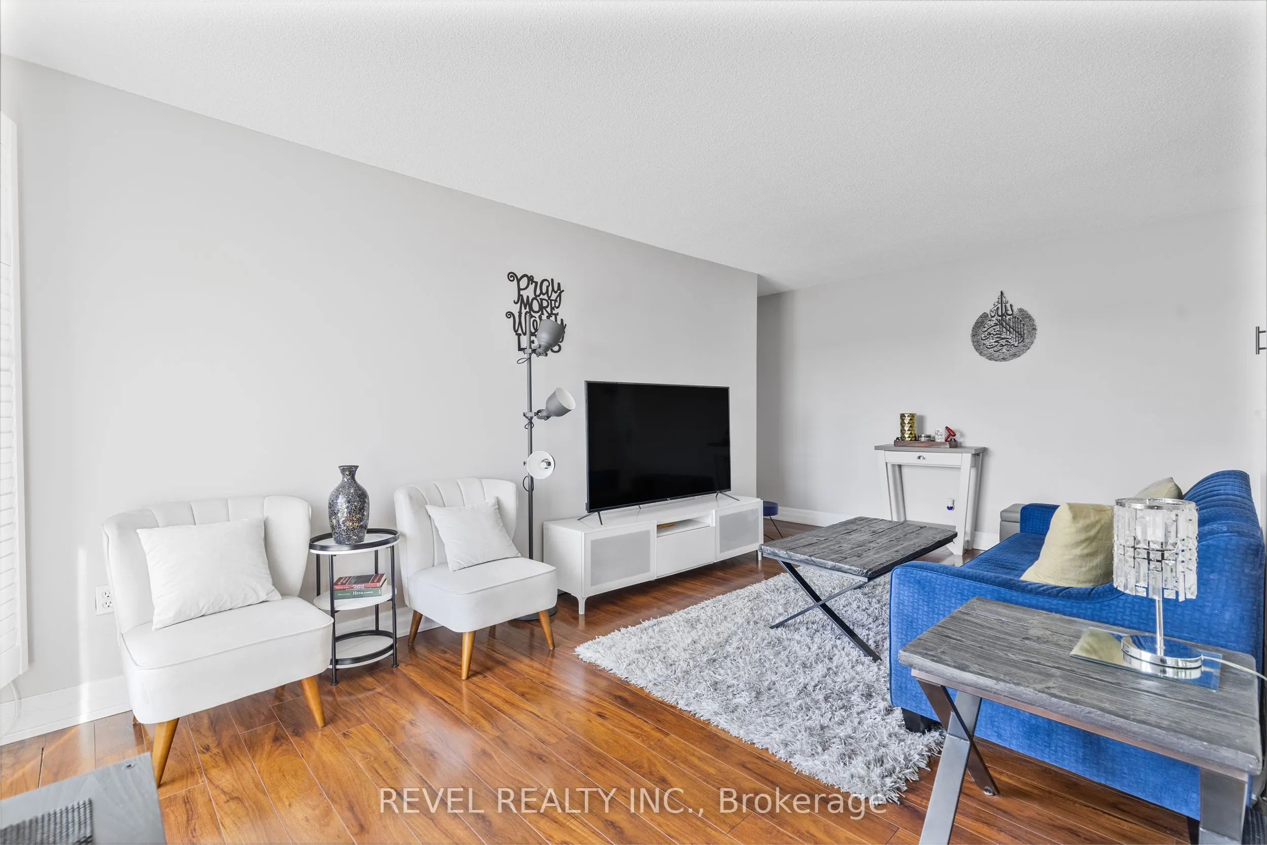 851 Queenston Road, #406