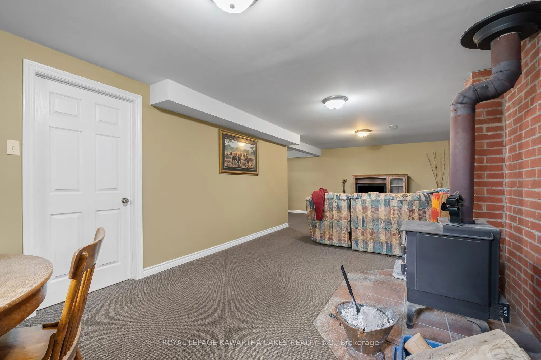 890 Woodville Road