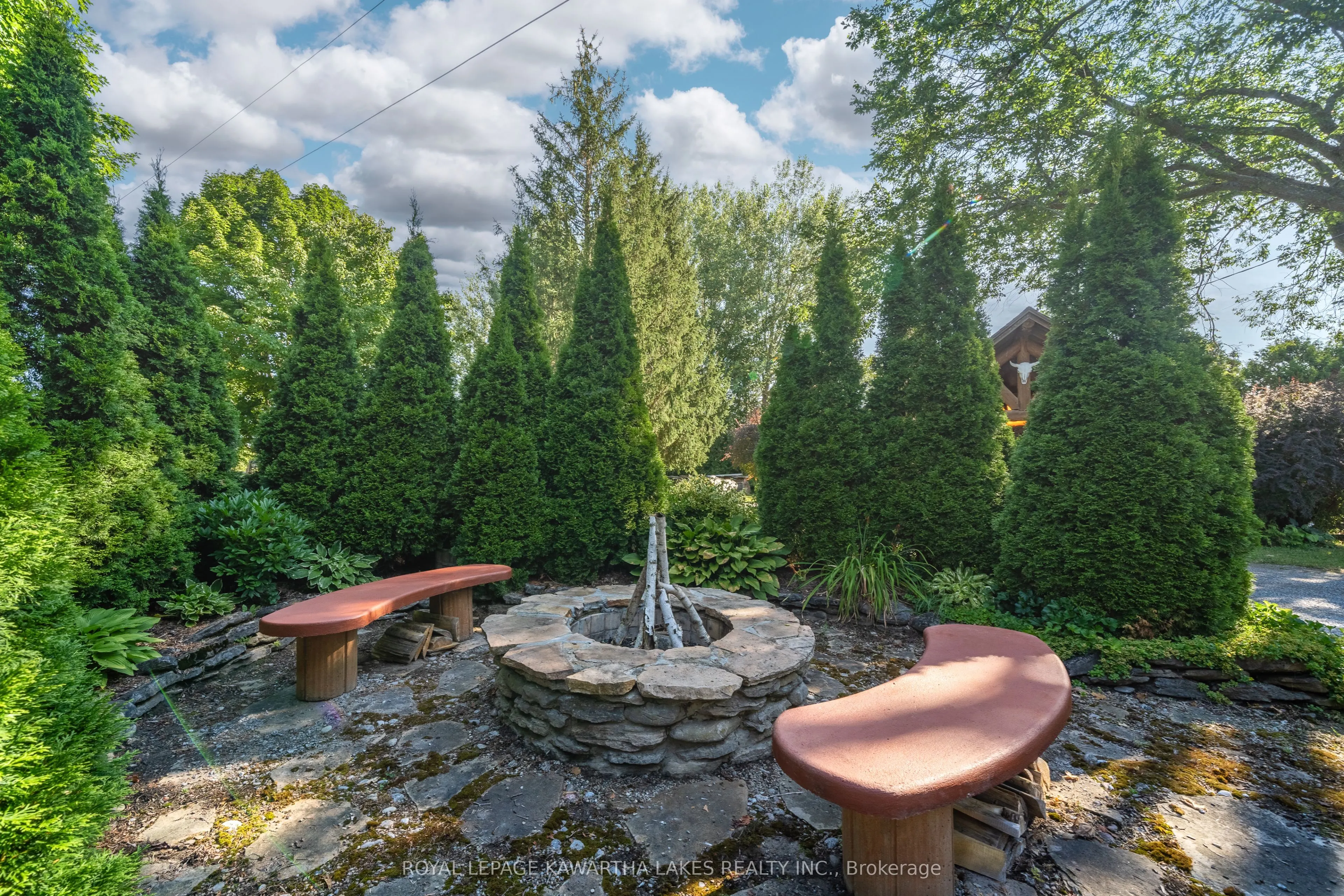 890 Woodville Road