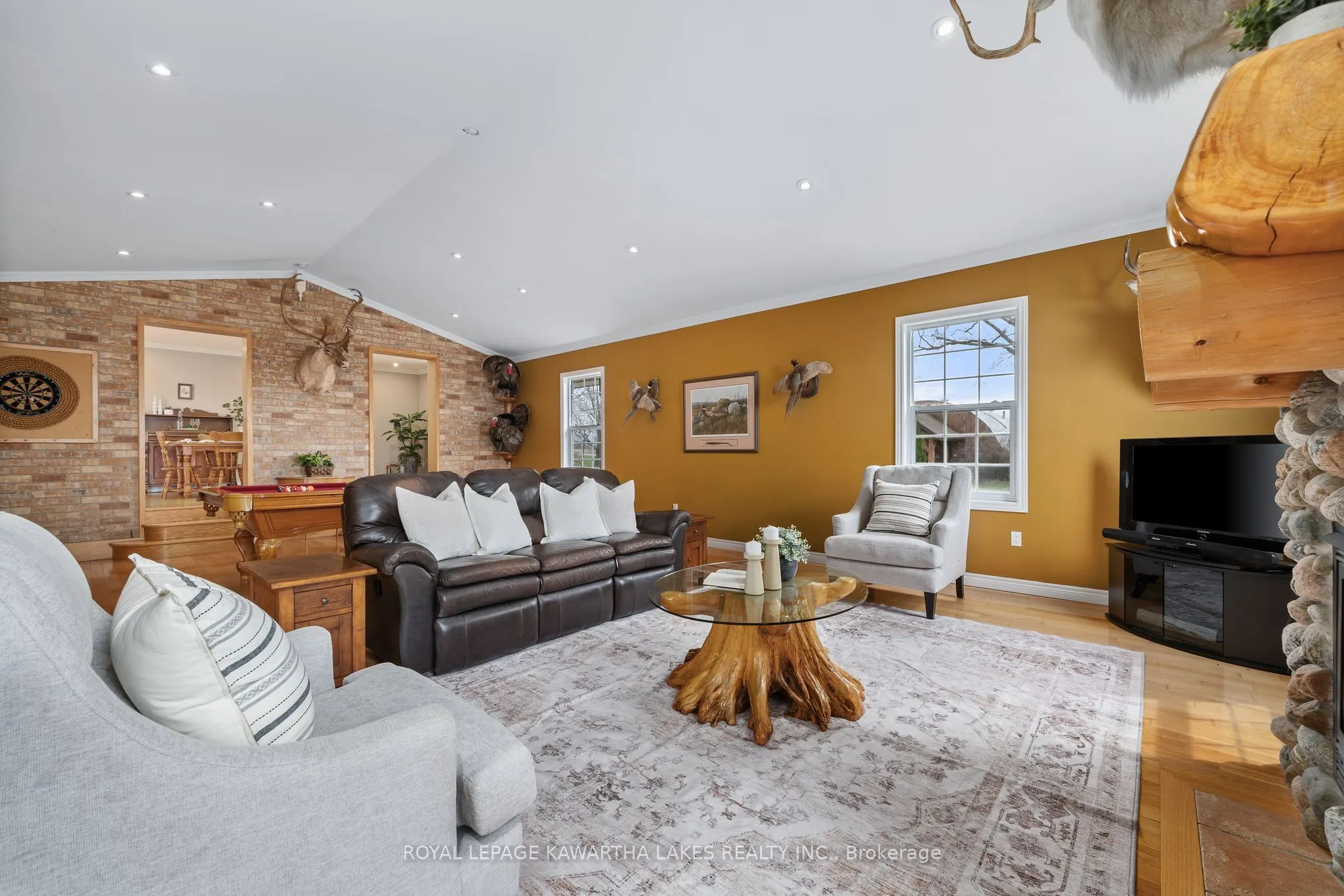 890 Woodville Road