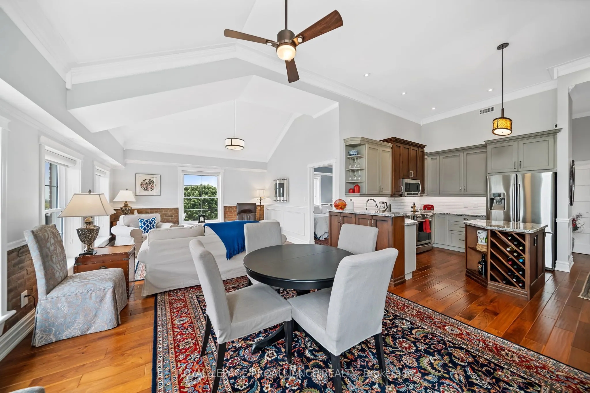 323 George Street, #403