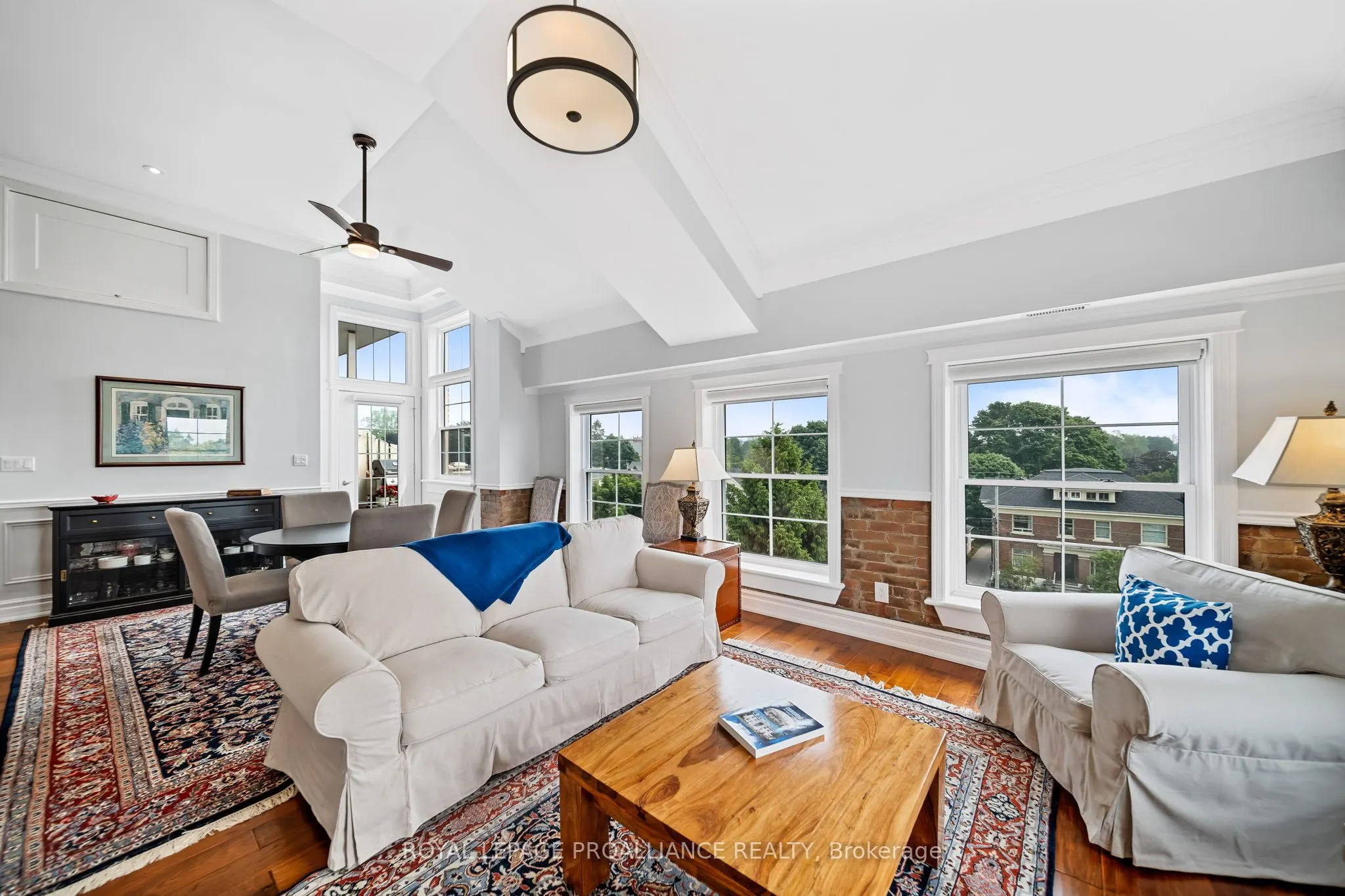 323 George Street, #403