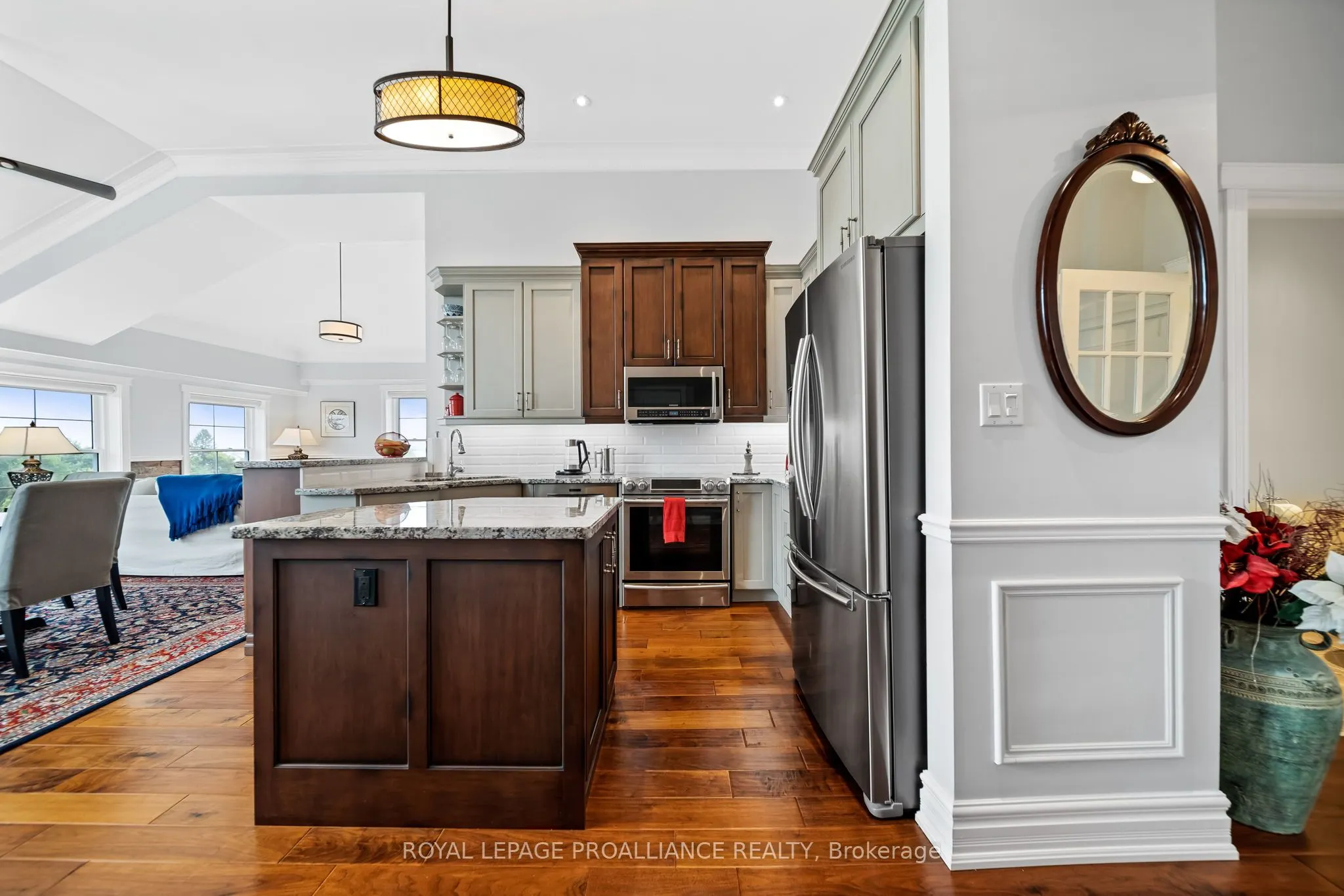 323 George Street, #403