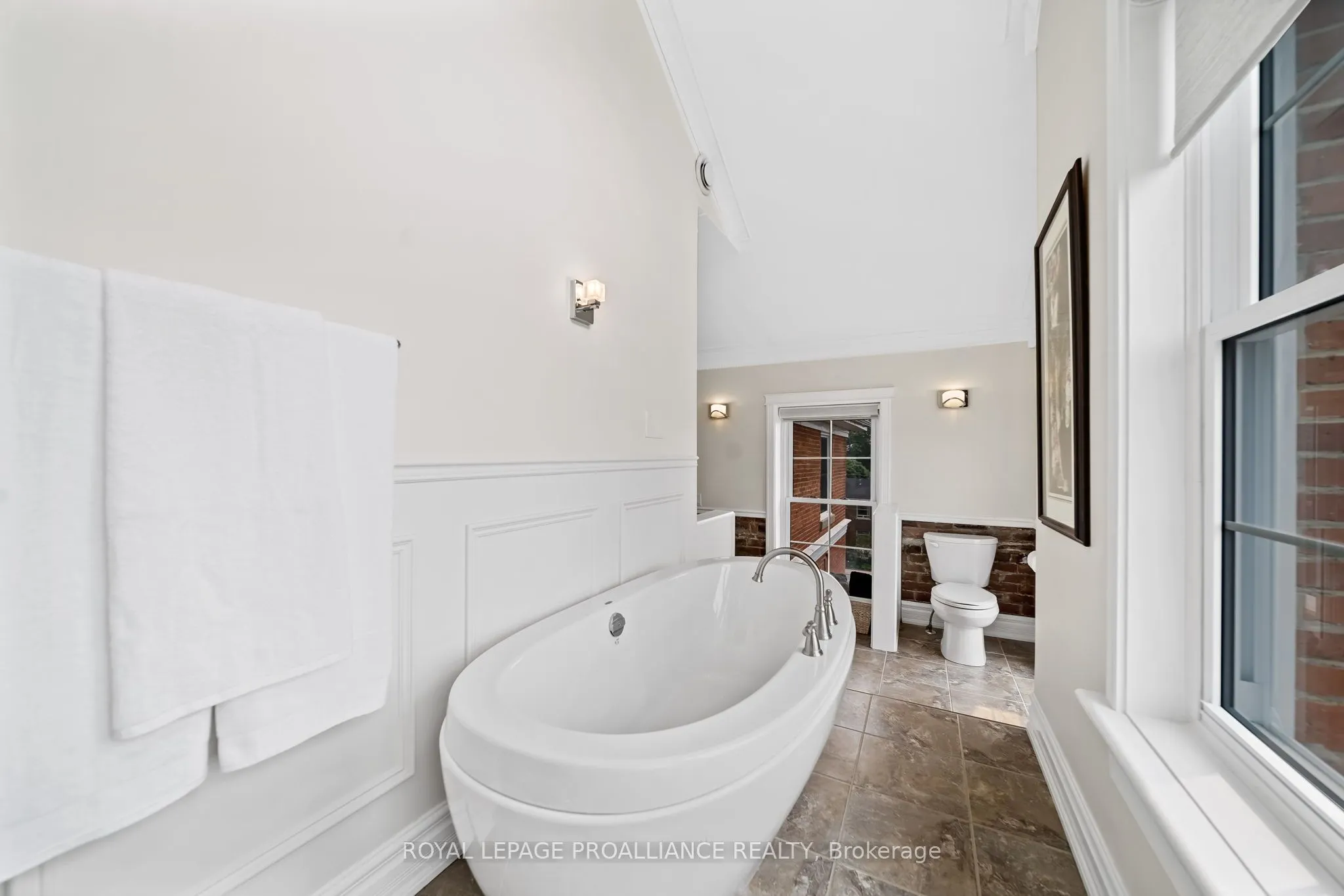 323 George Street, #403