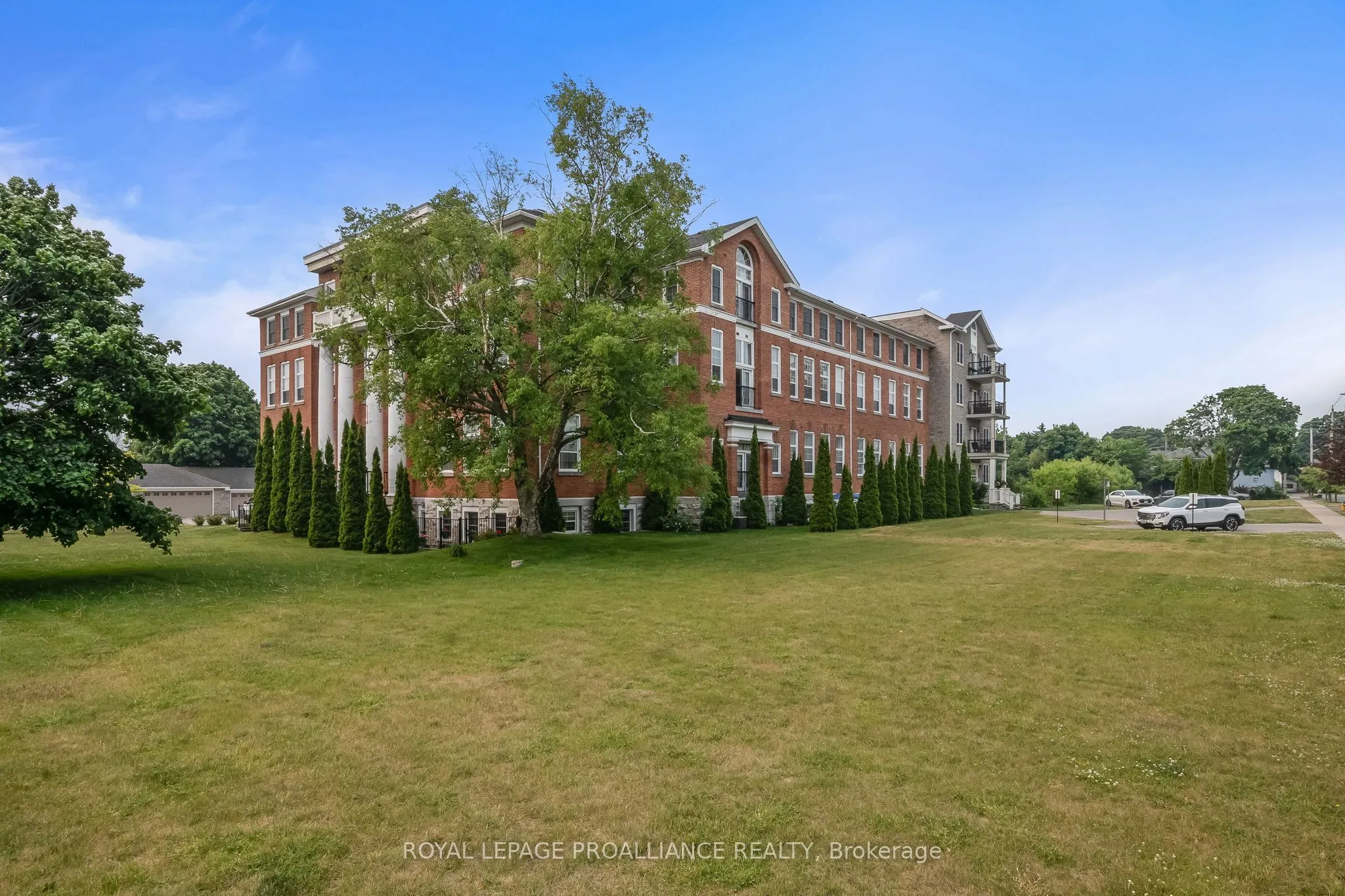 323 George Street, #403