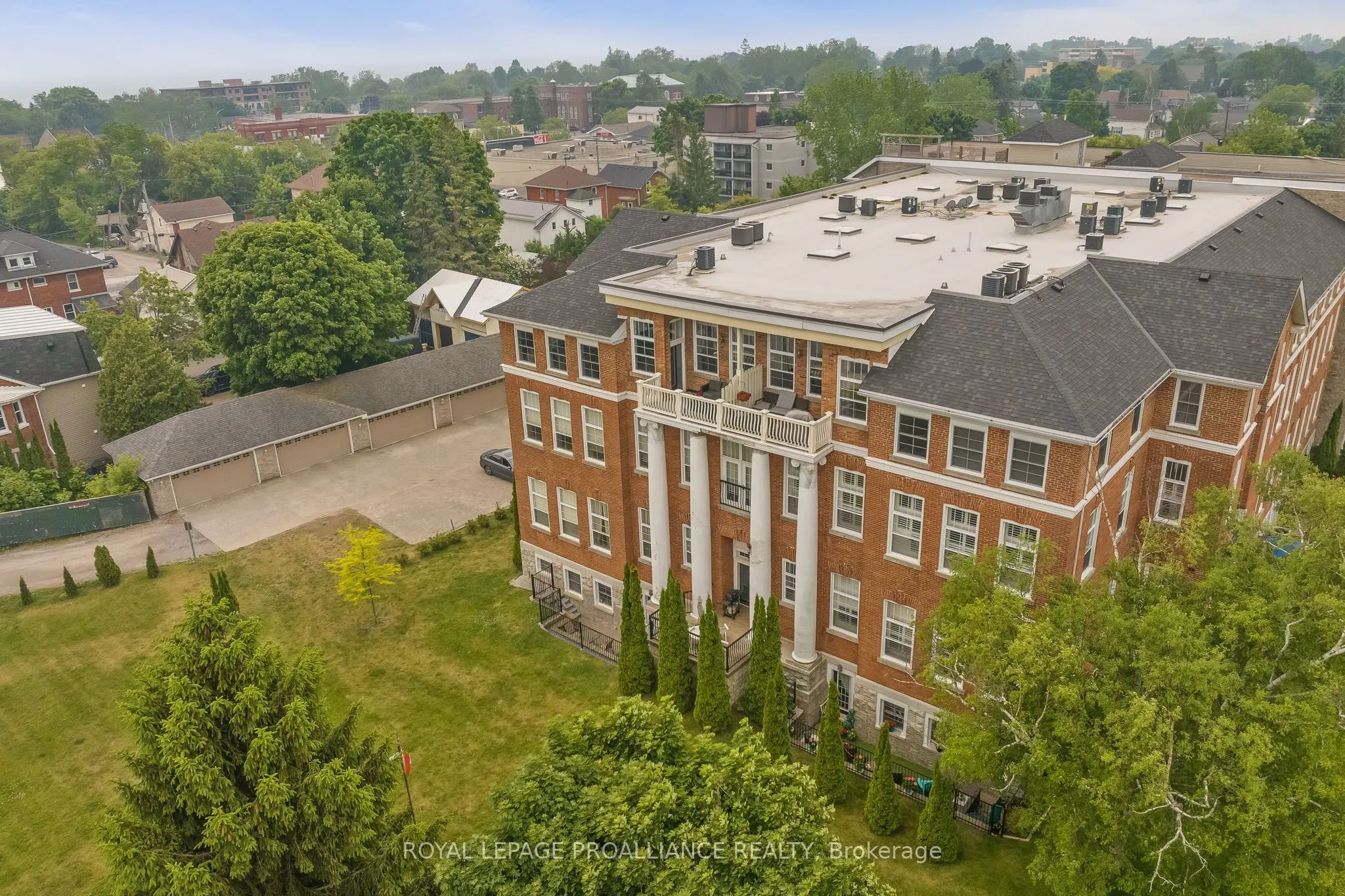 323 George Street, #403