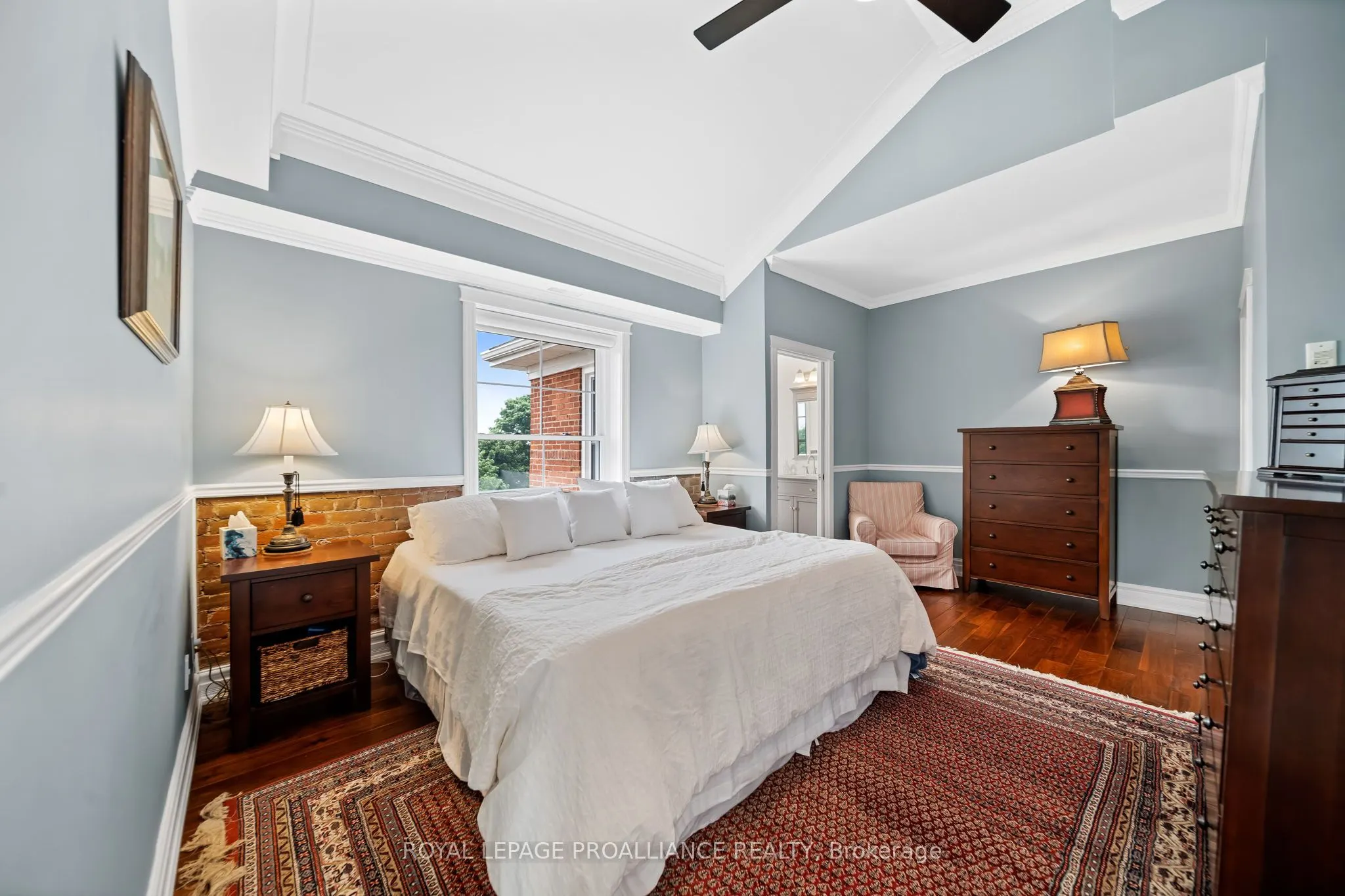 323 George Street, #403