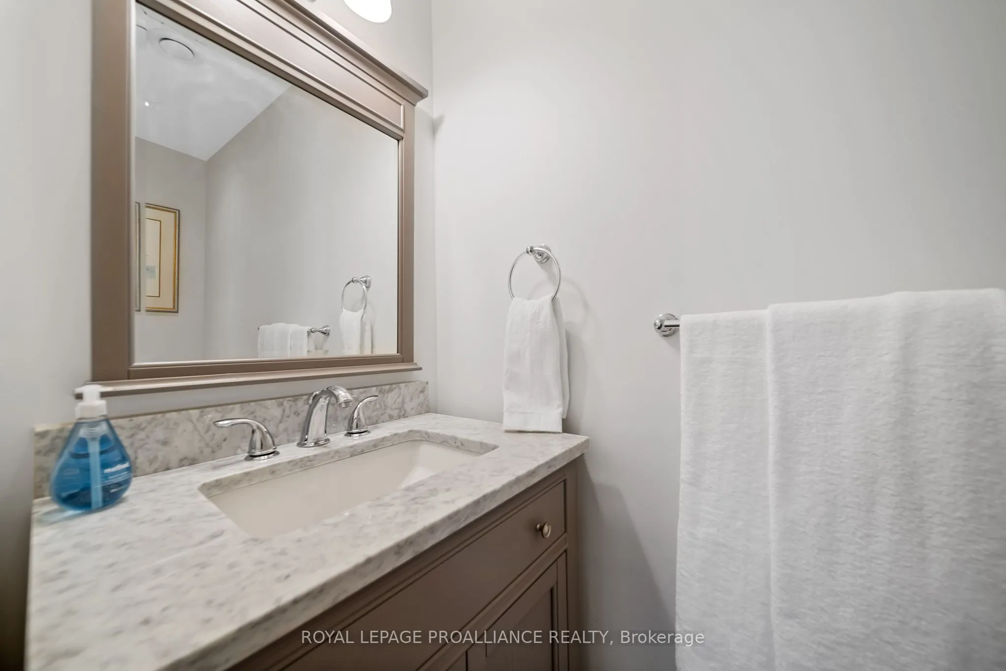 323 George Street, #403