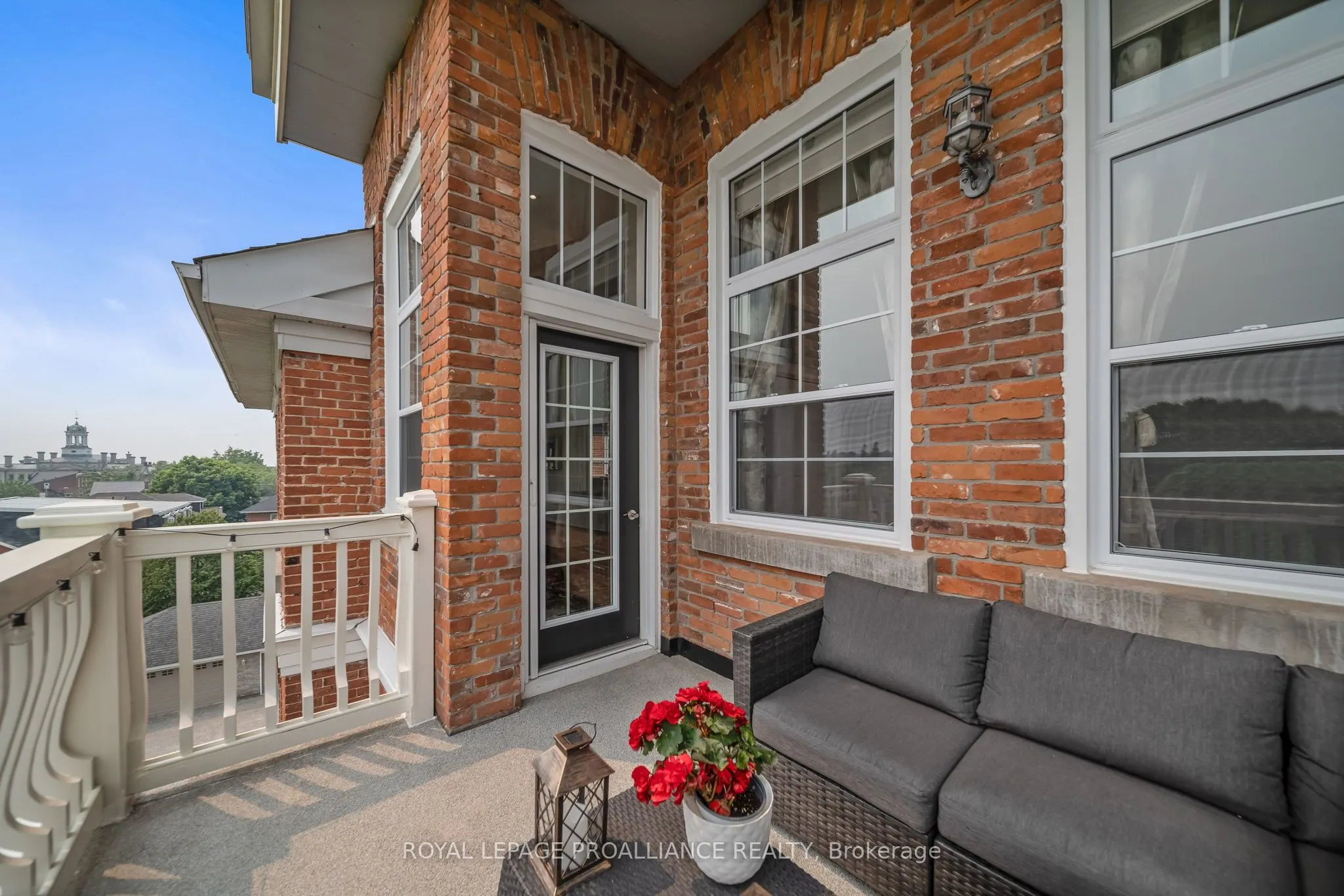 323 George Street, #403