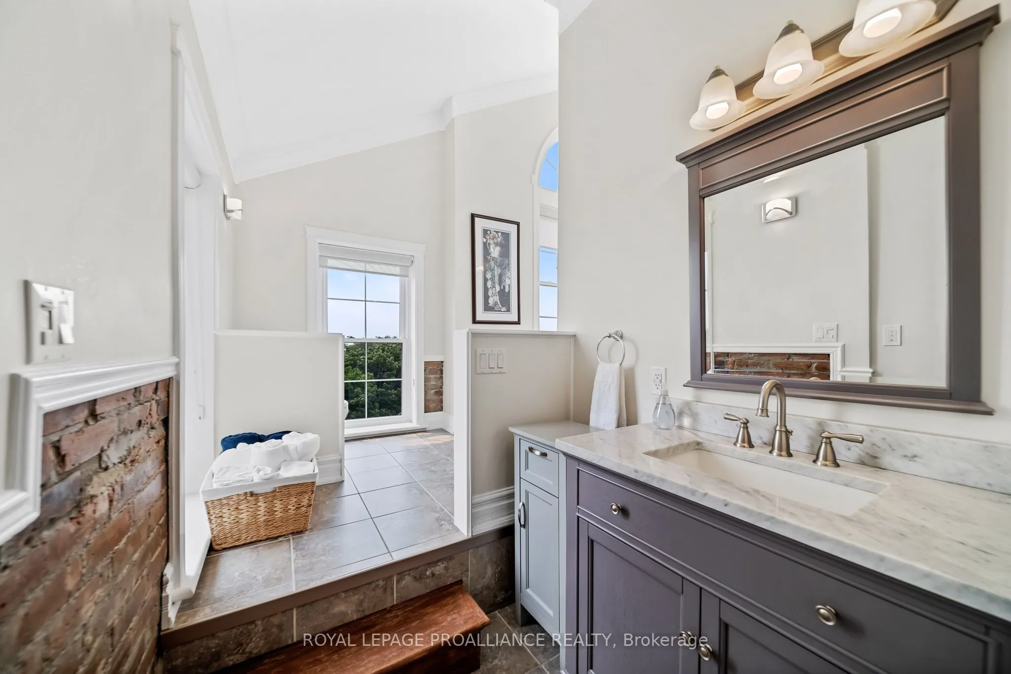 323 George Street, #403
