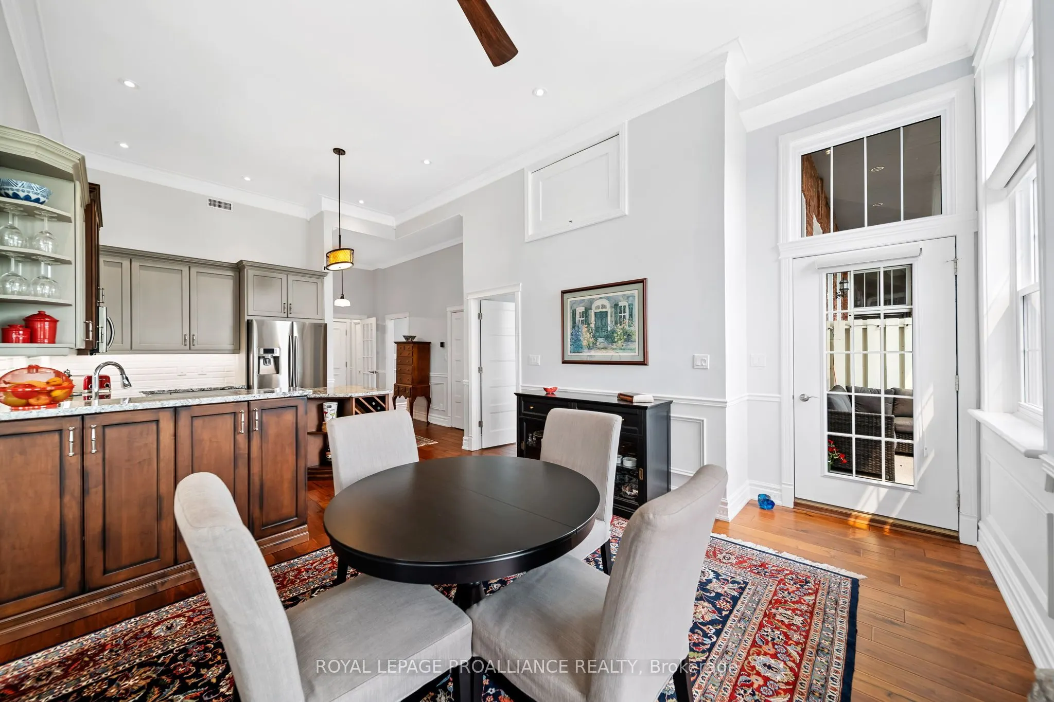 323 George Street, #403