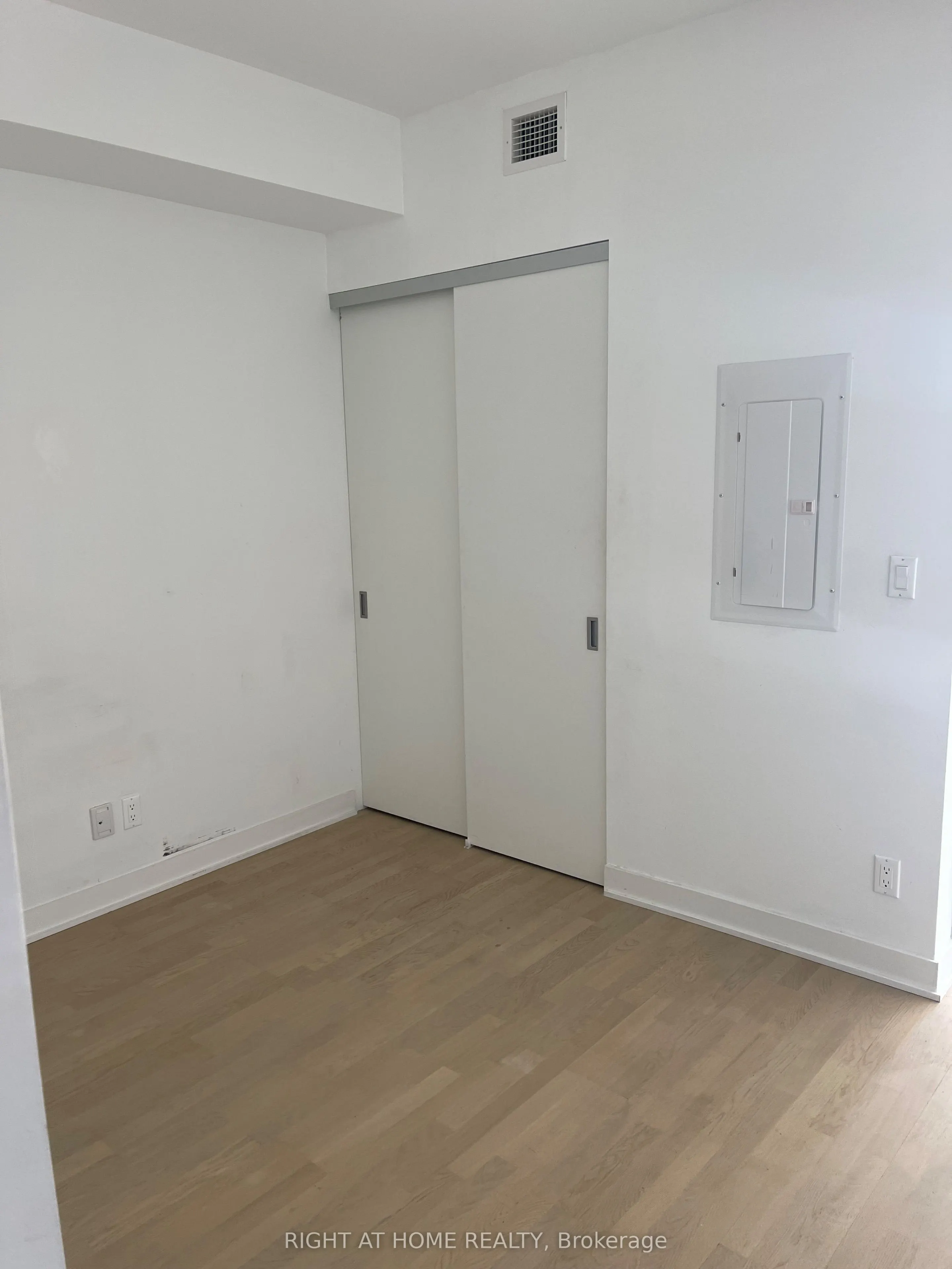 203 CATHERINE Street #705