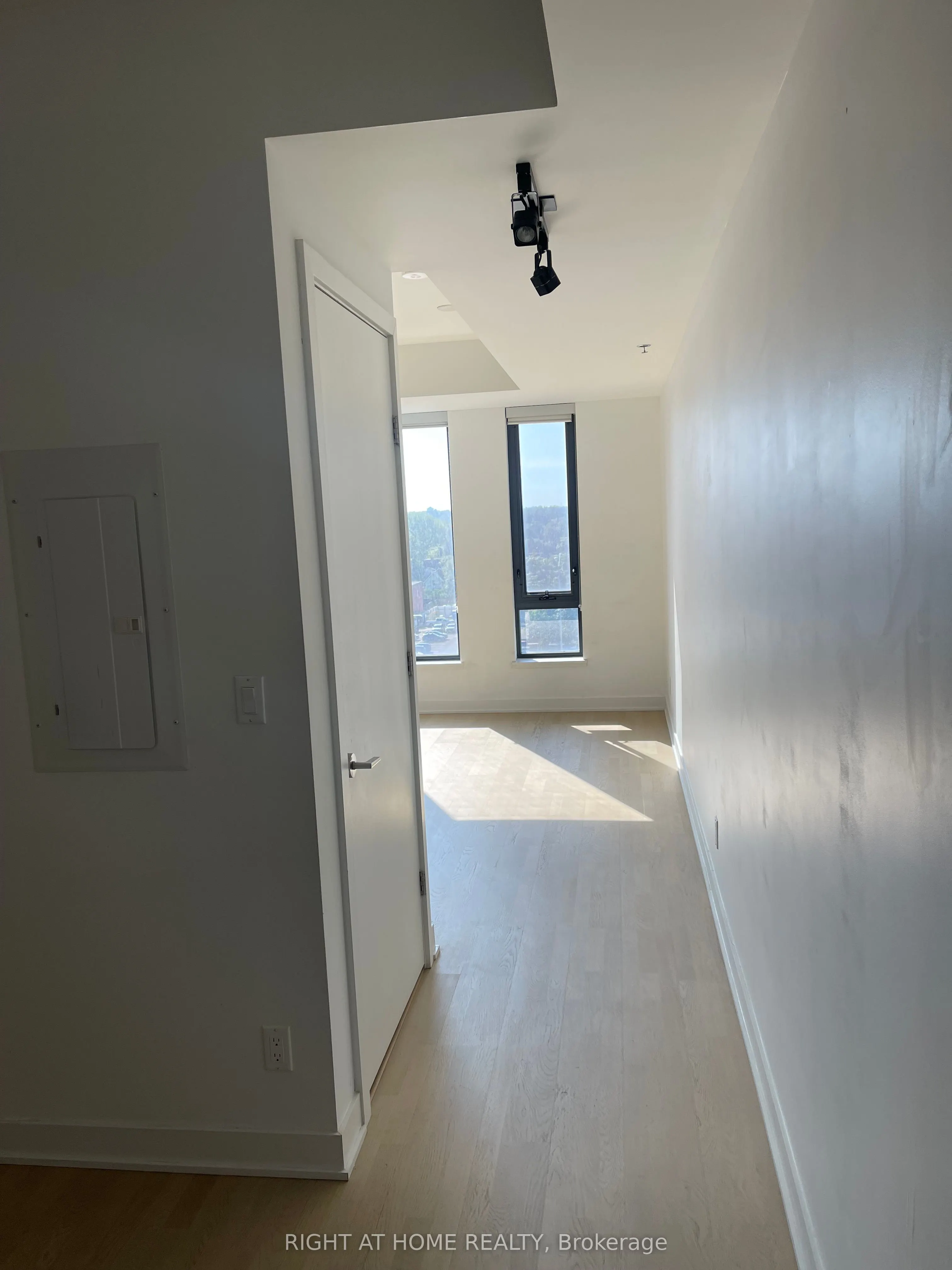 203 CATHERINE Street #705
