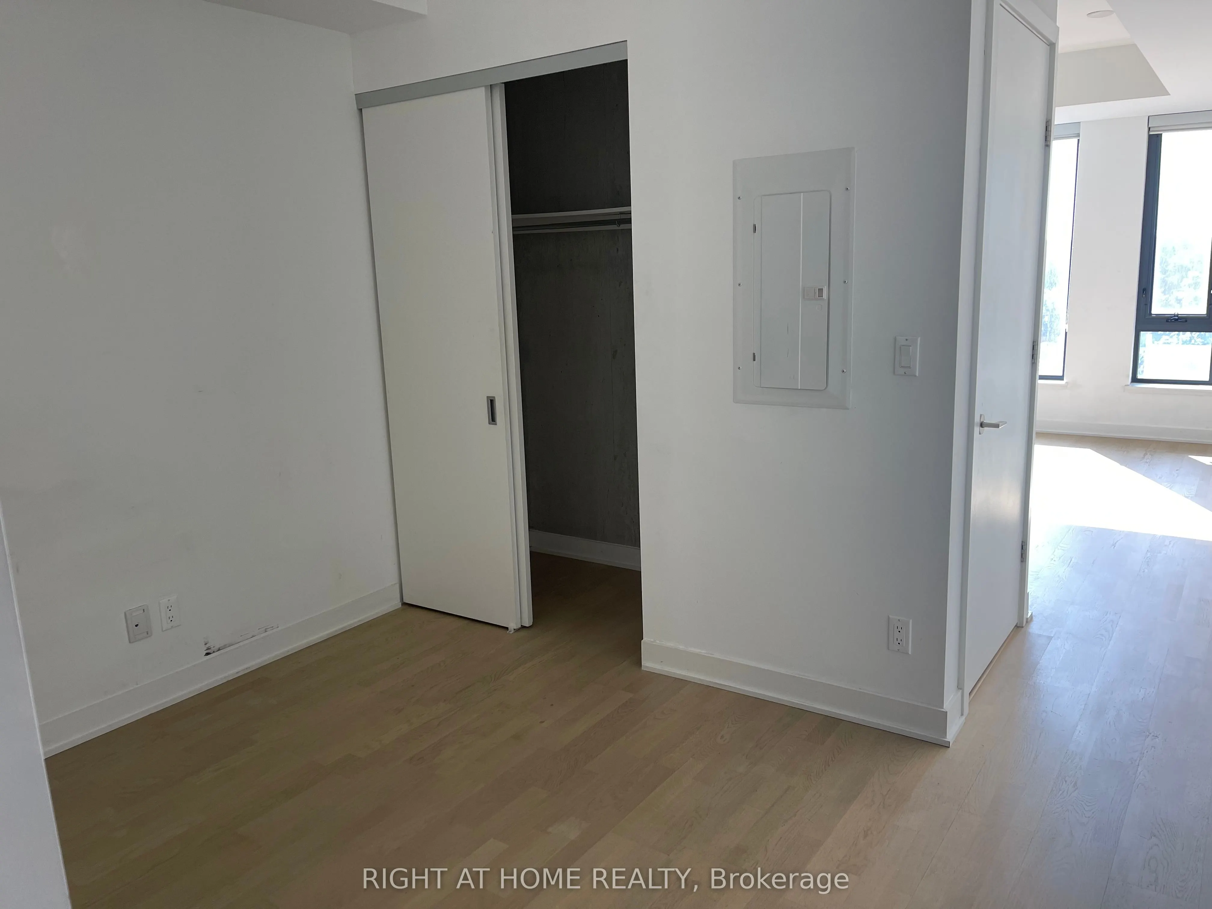 203 CATHERINE Street #705