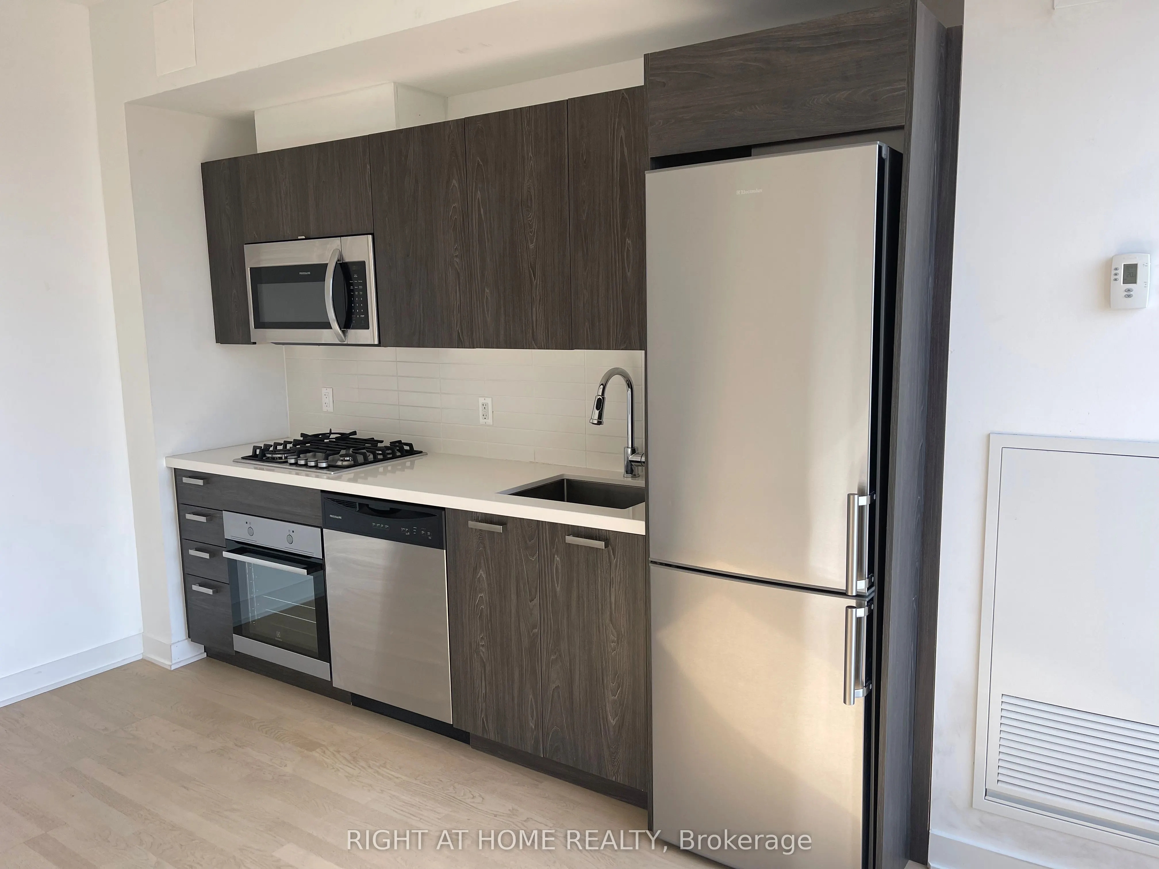 203 CATHERINE Street #705