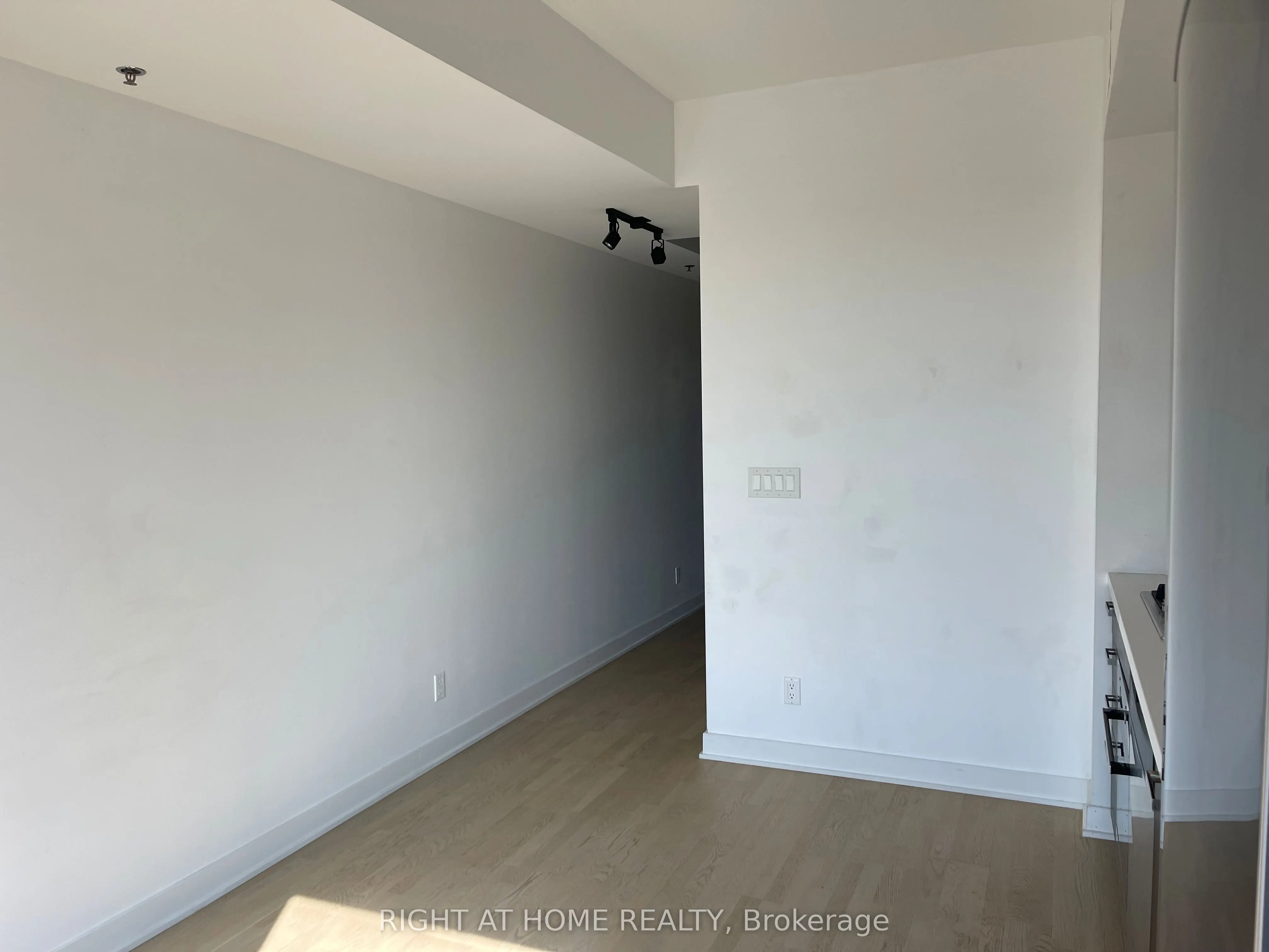 203 CATHERINE Street #705