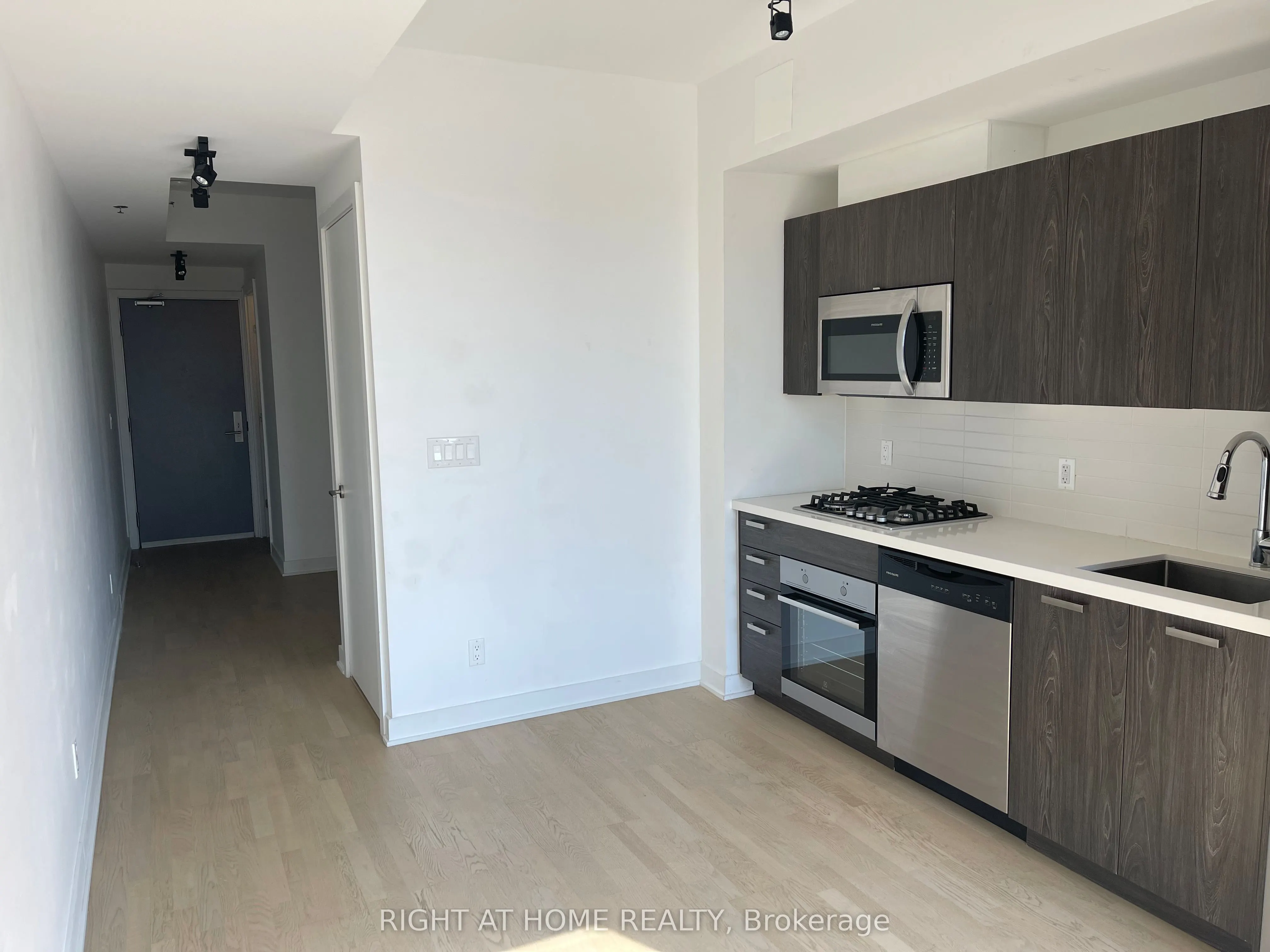203 CATHERINE Street #705