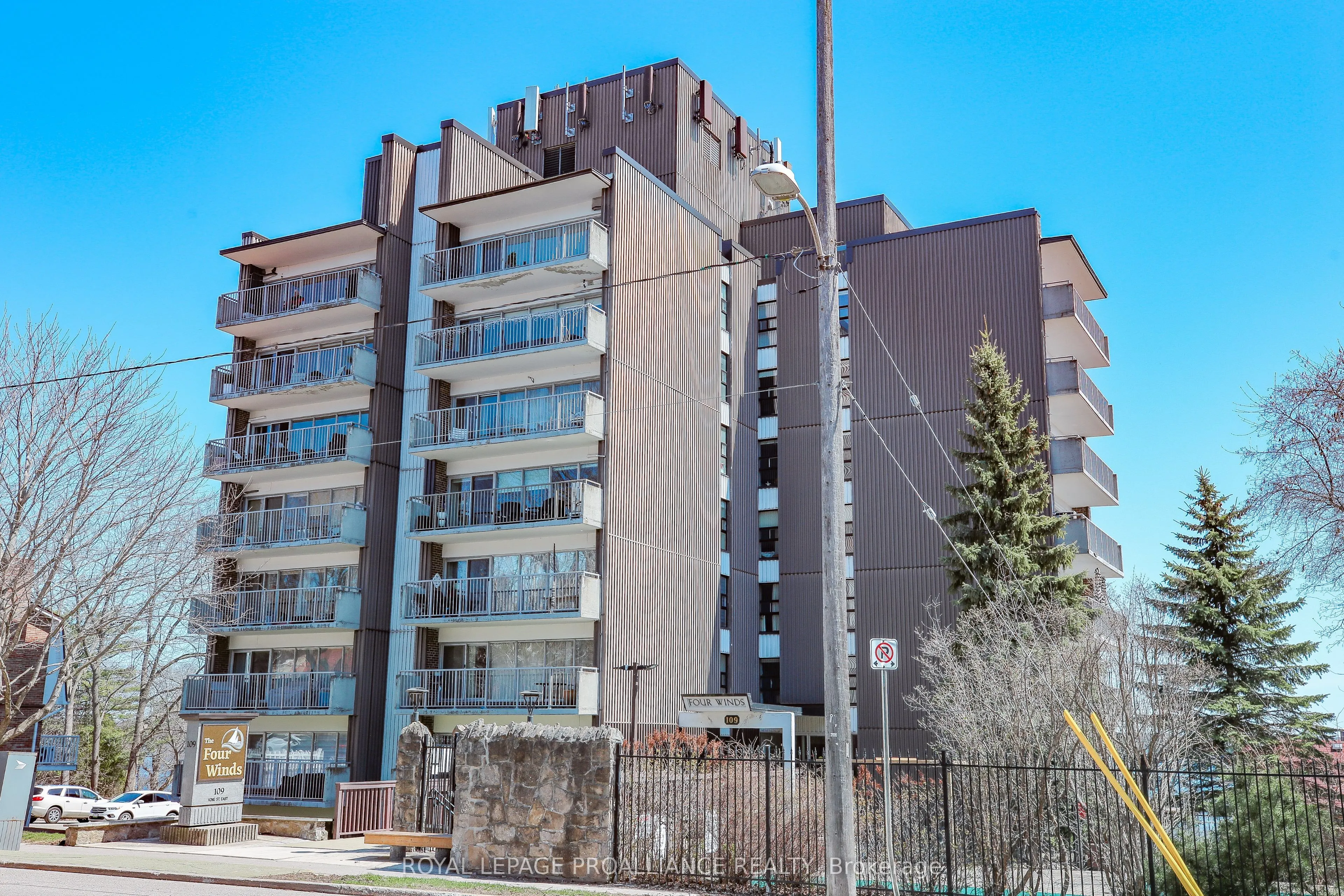 109 King Street E #904