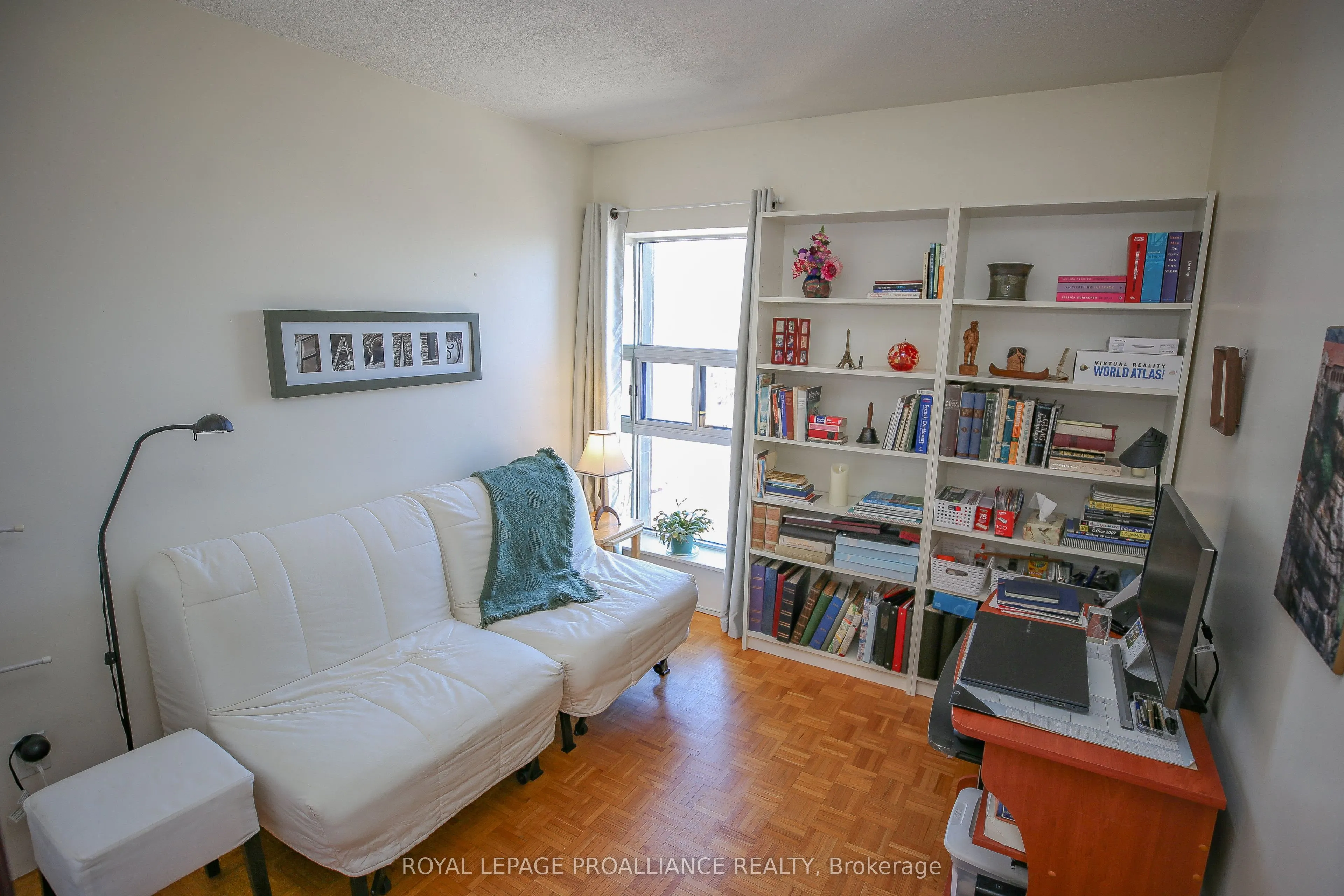 109 King Street E #904