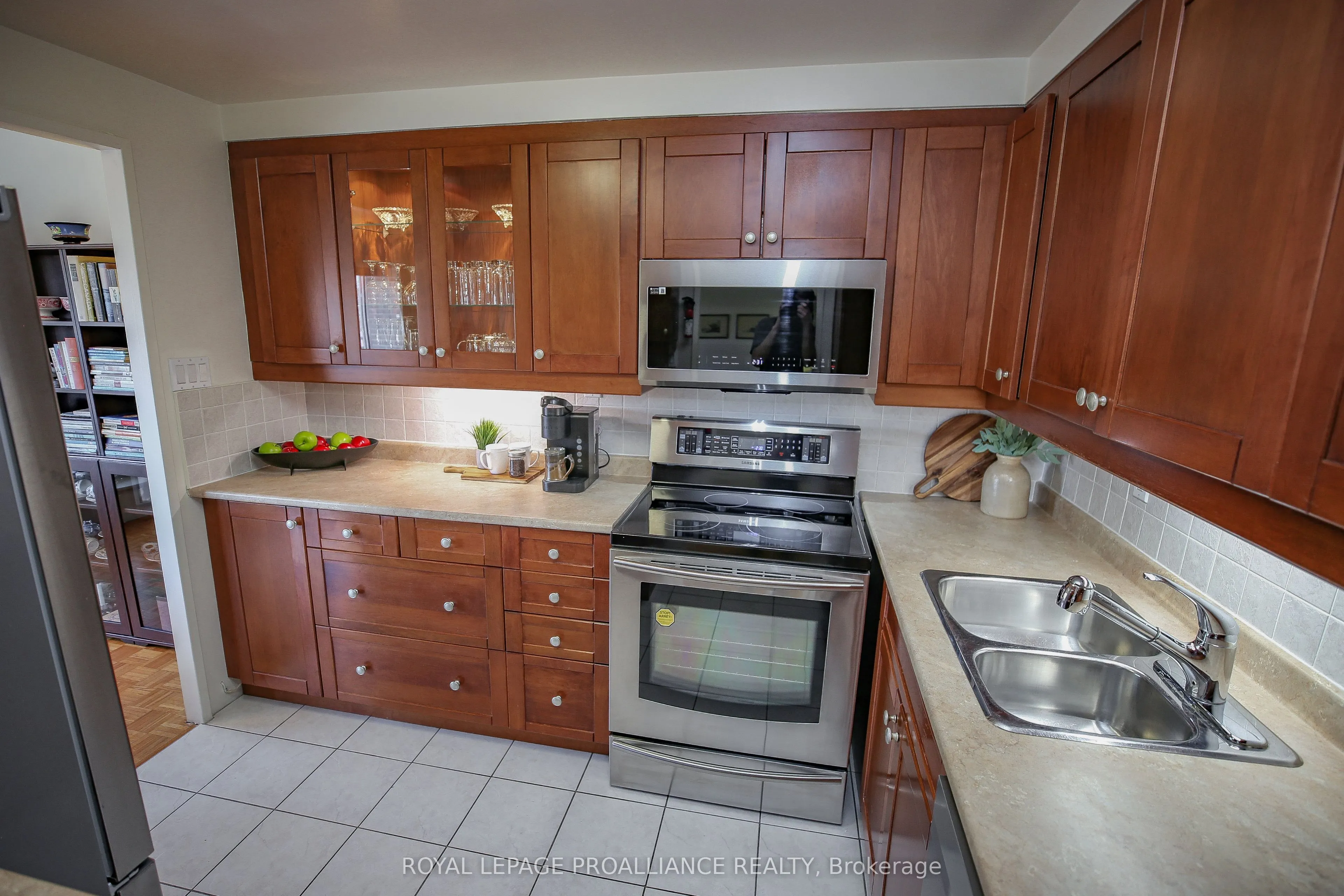 109 King Street E #904