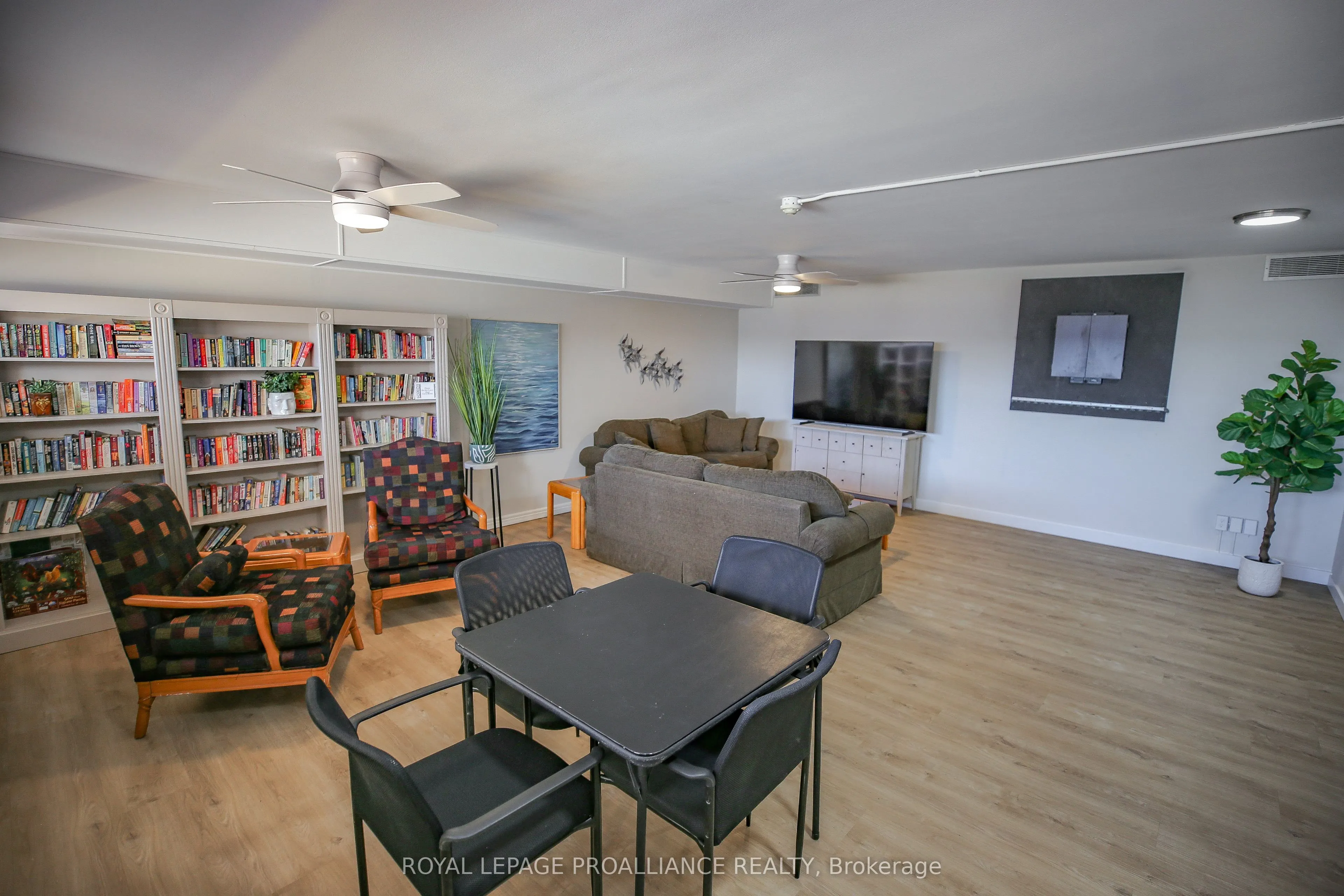 109 King Street E #904