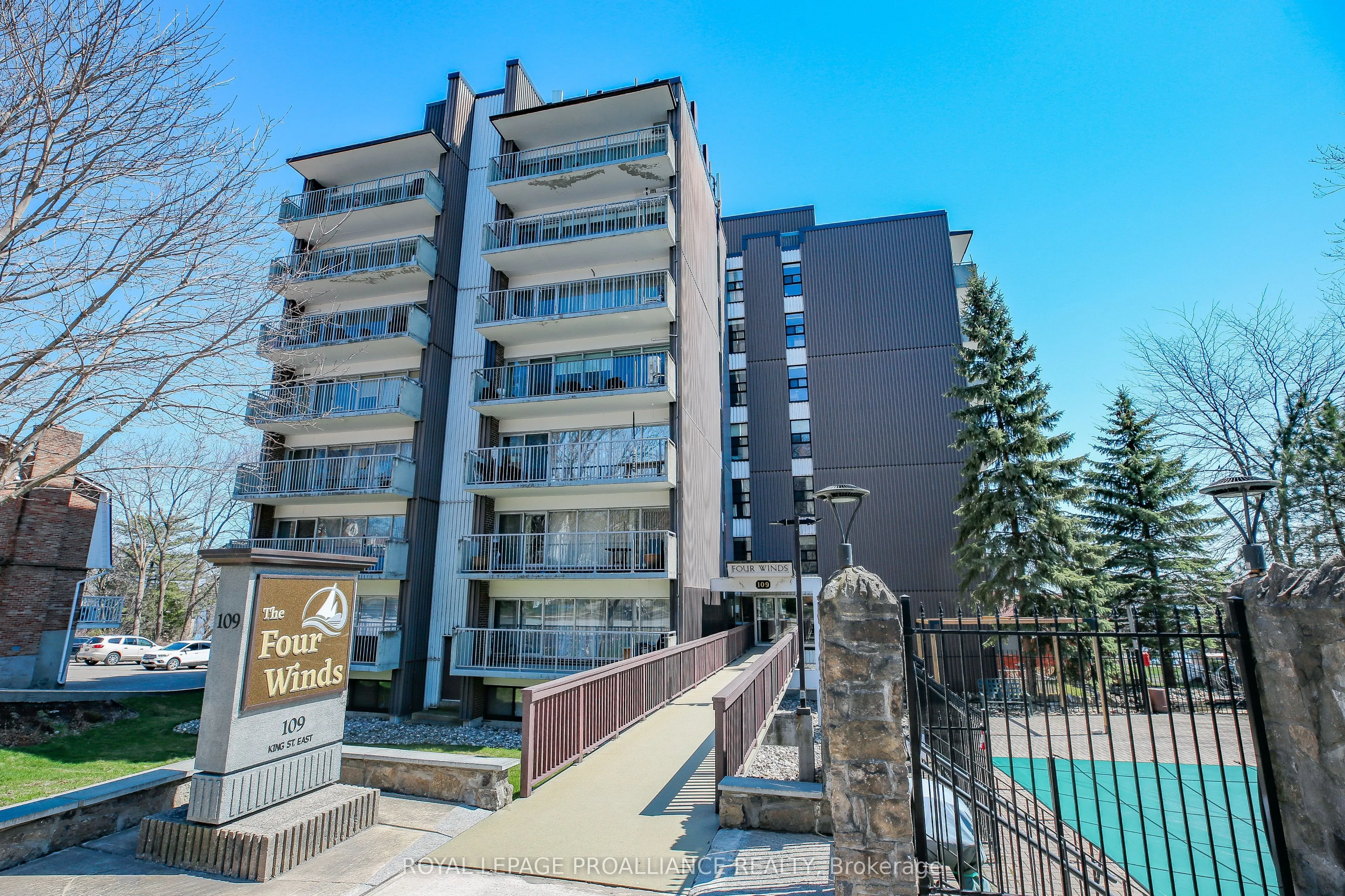 109 King Street E #904