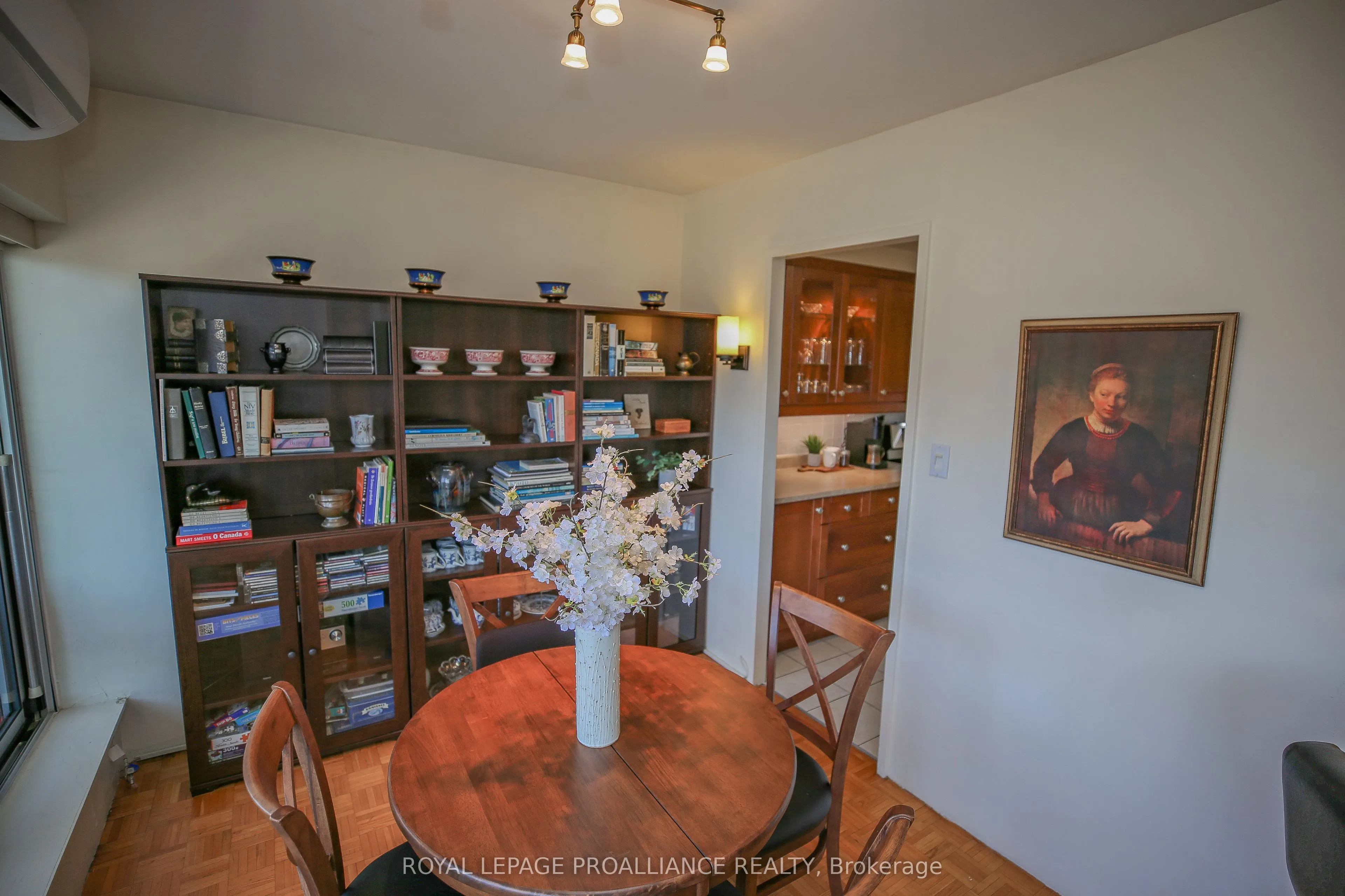 109 King Street E #904