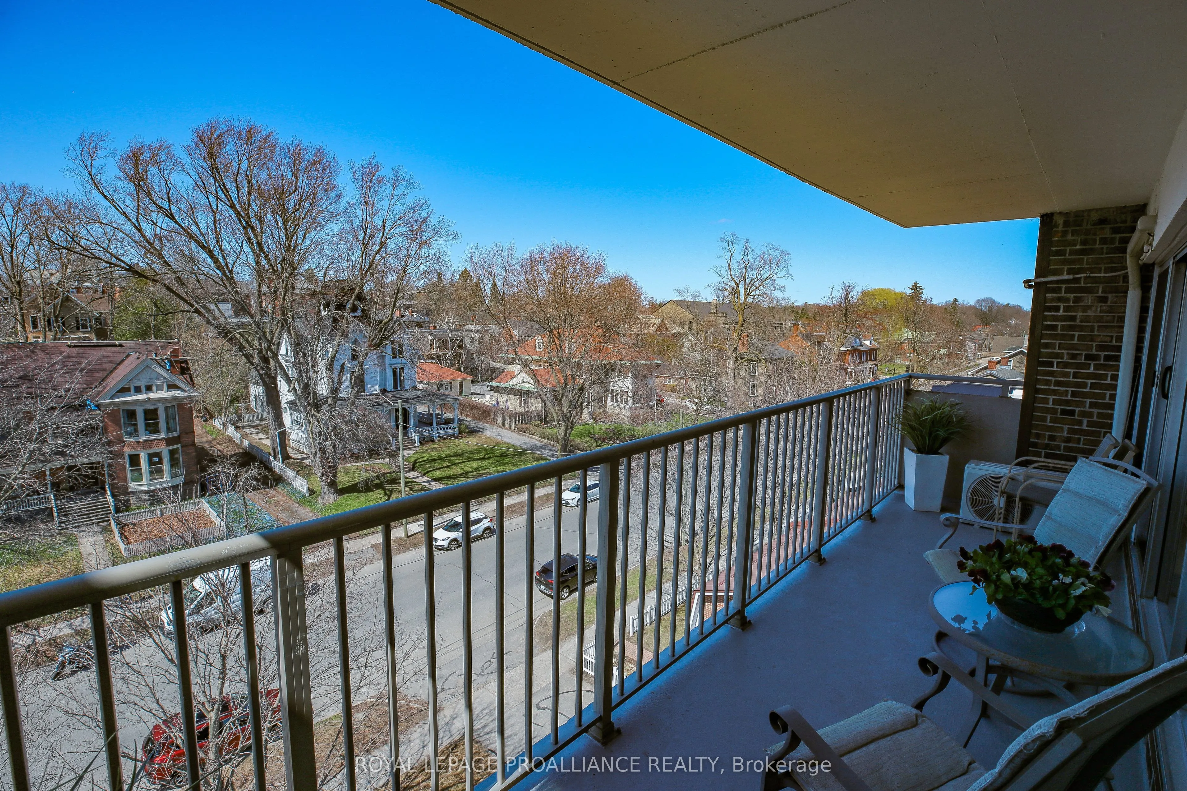 109 King Street E #904