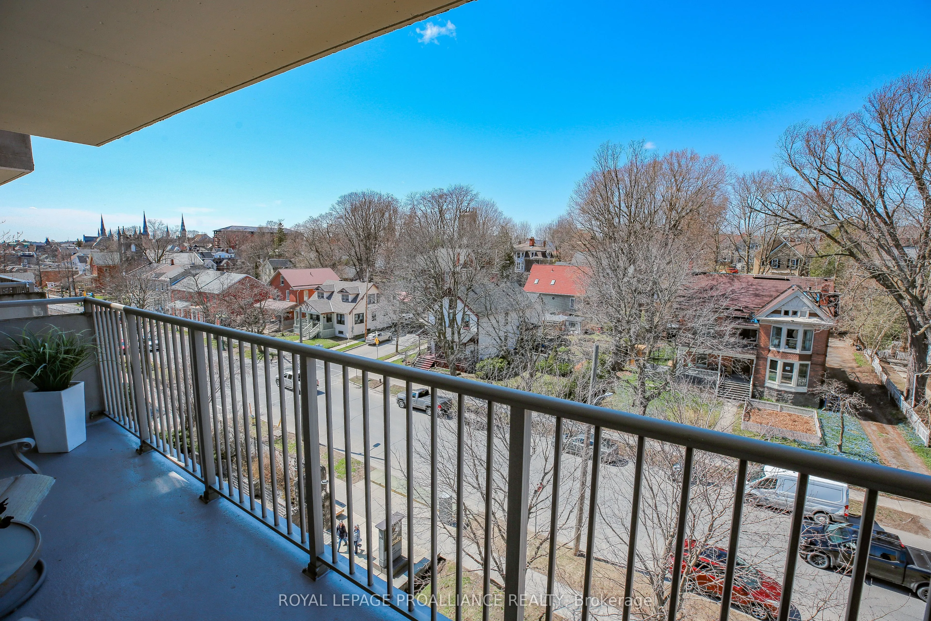 109 King Street E #904