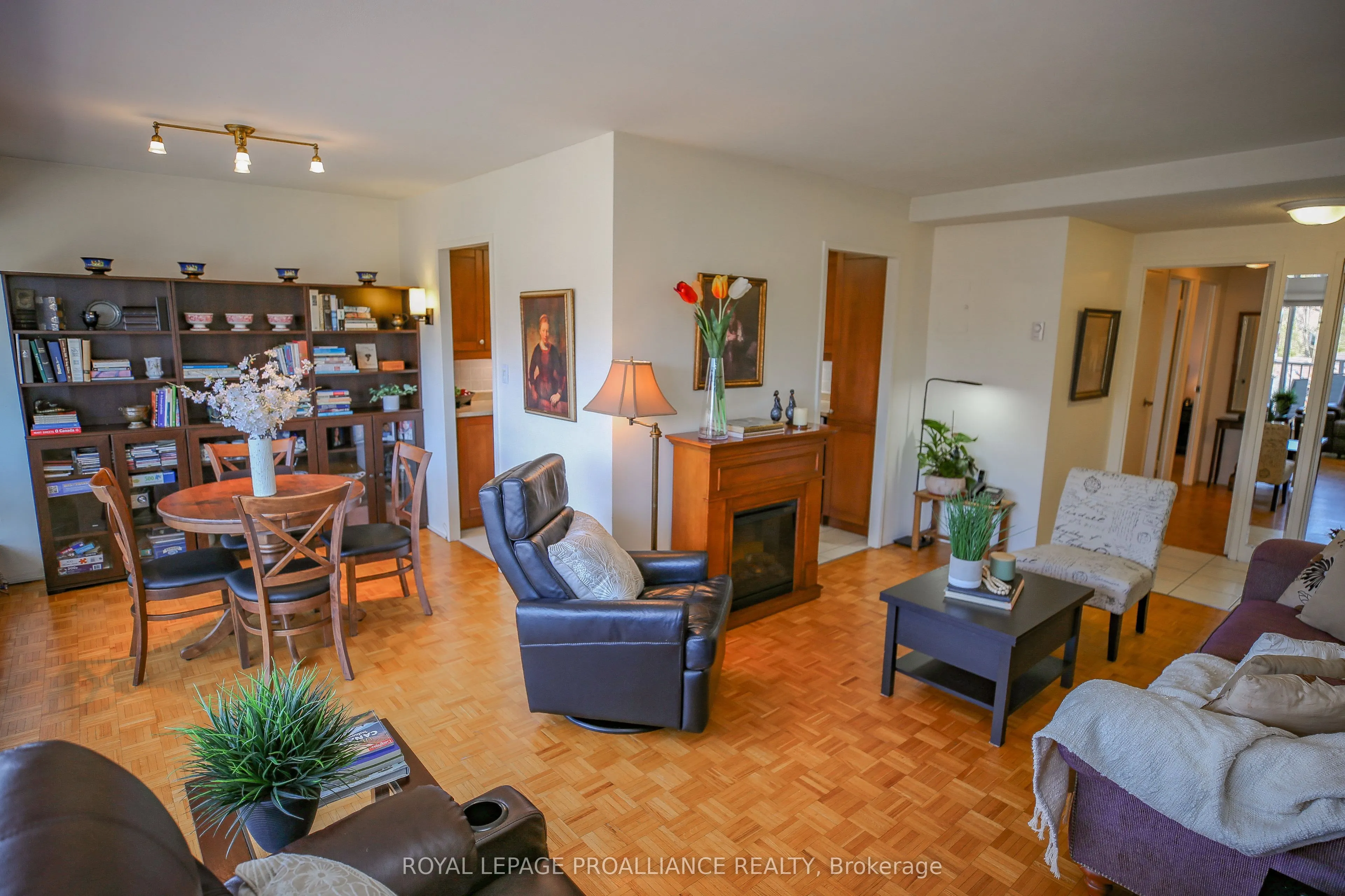 109 King Street E #904