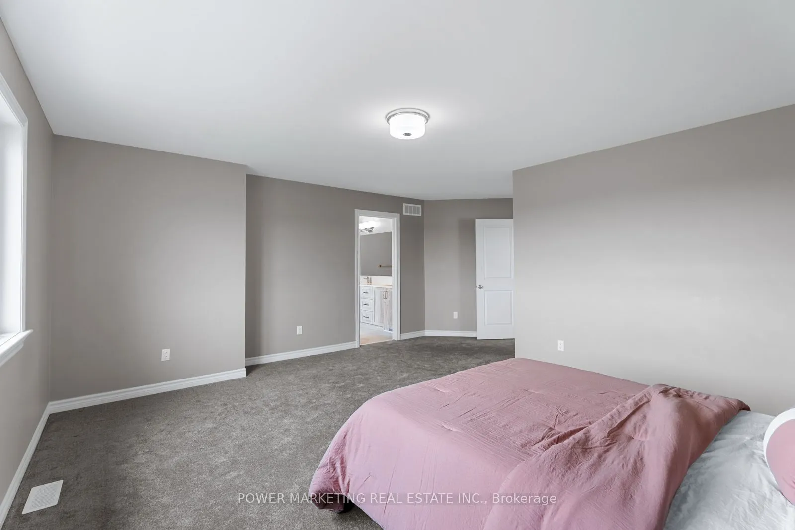 848 SNOWDROP Crescent