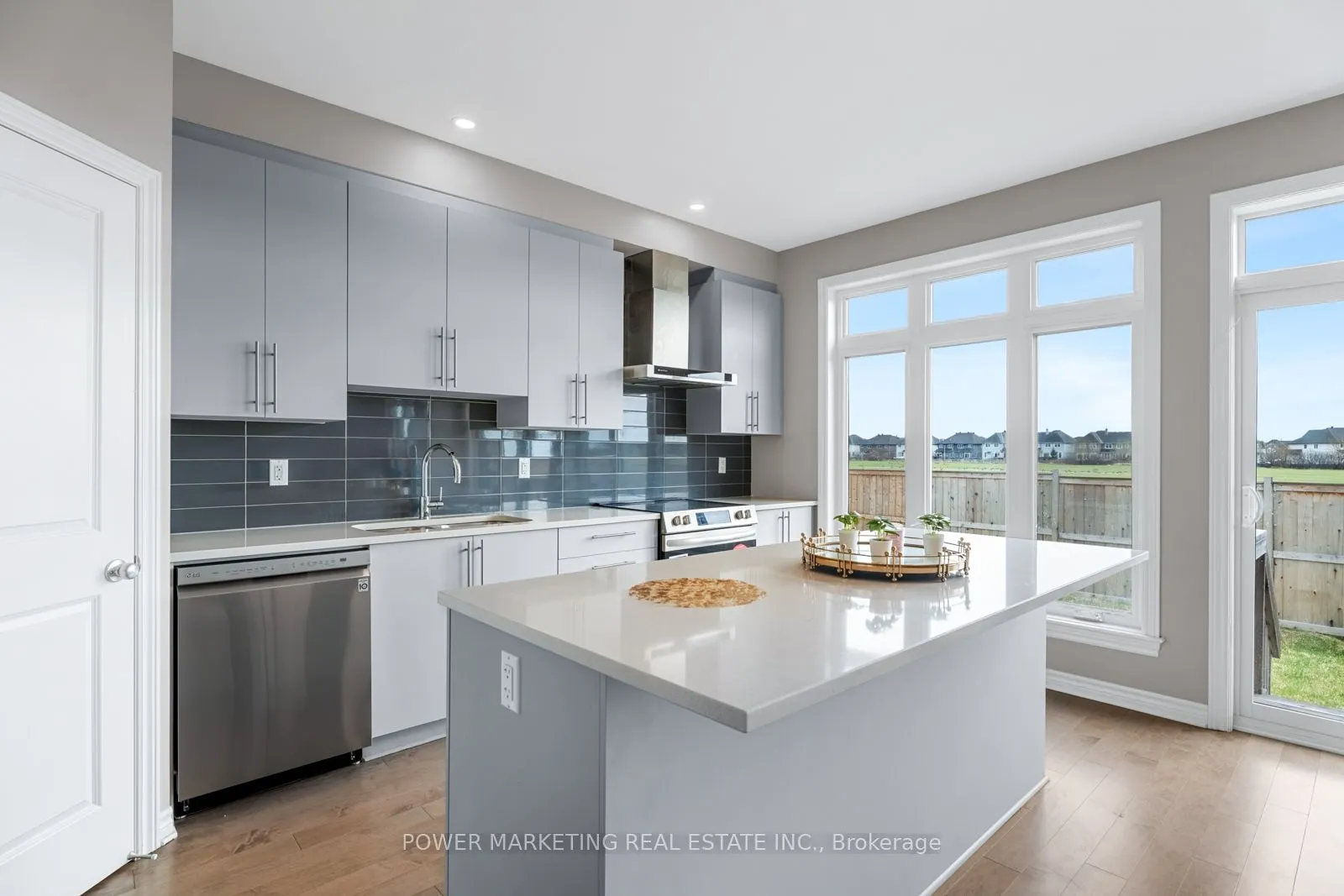 848 SNOWDROP Crescent