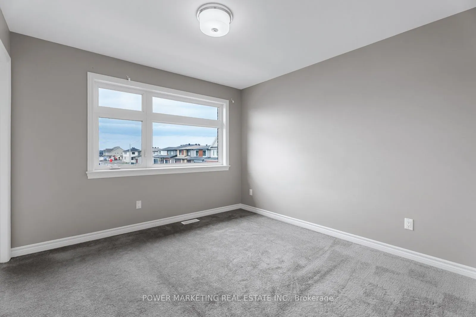 848 SNOWDROP Crescent