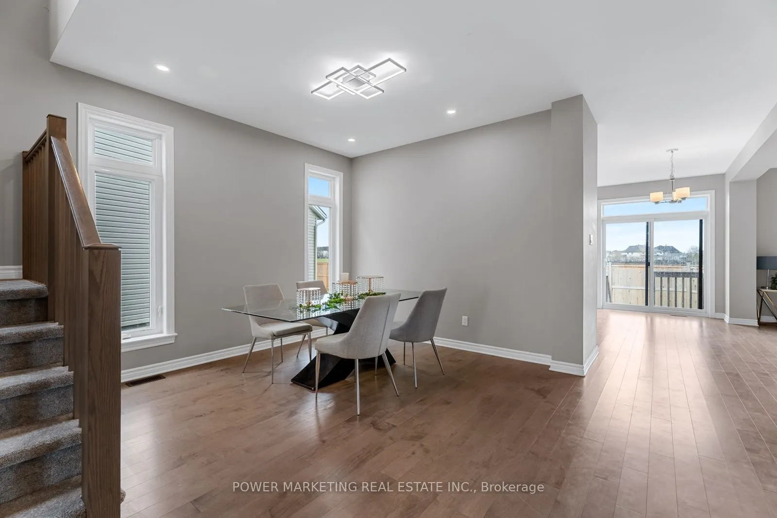 848 SNOWDROP Crescent