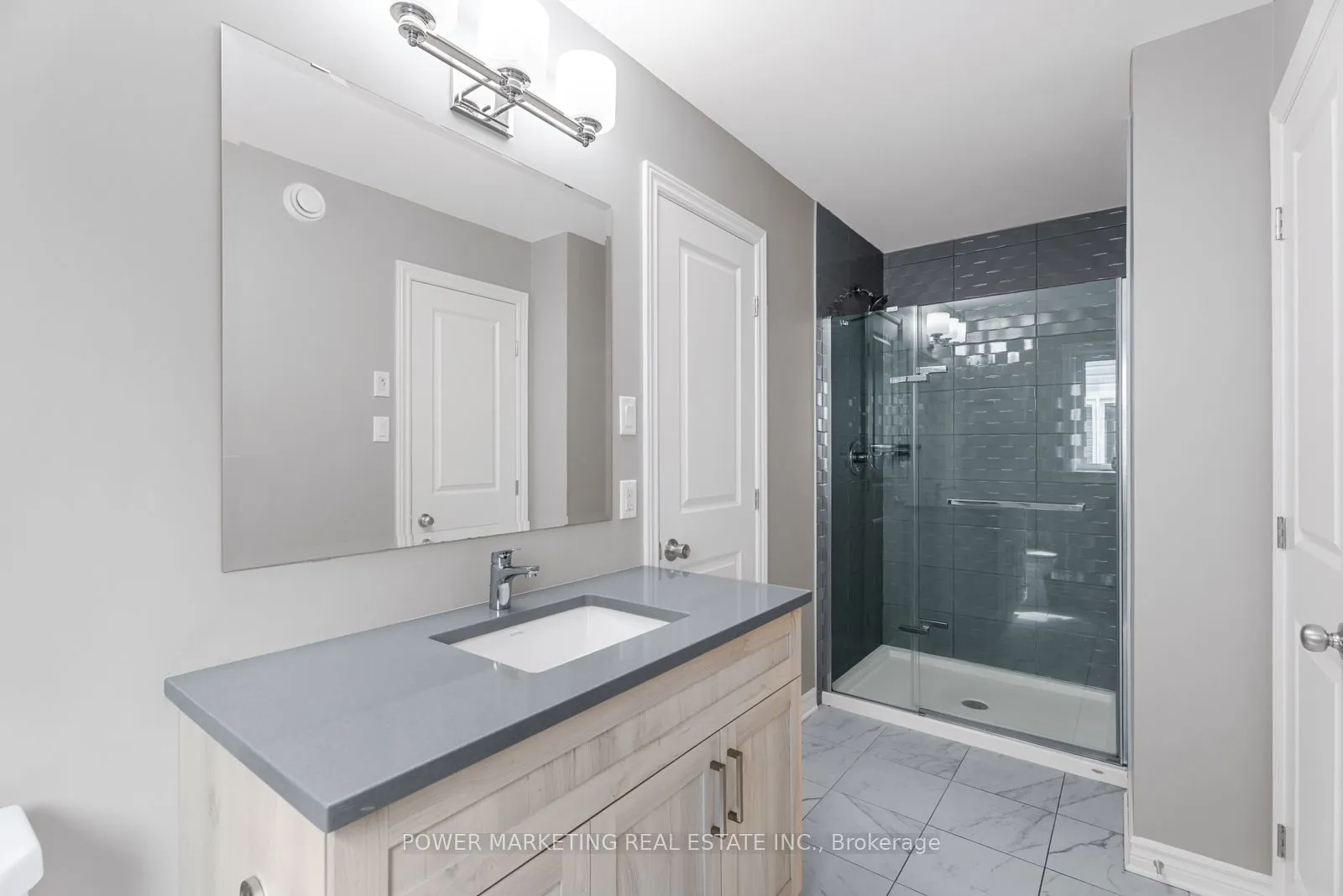 848 SNOWDROP Crescent