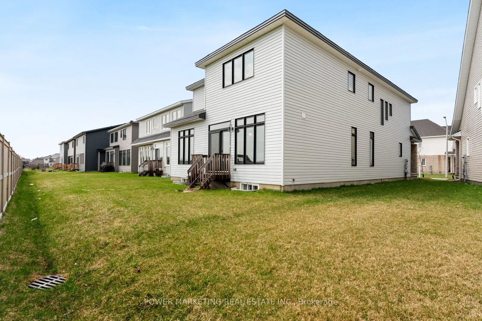 848 SNOWDROP Crescent