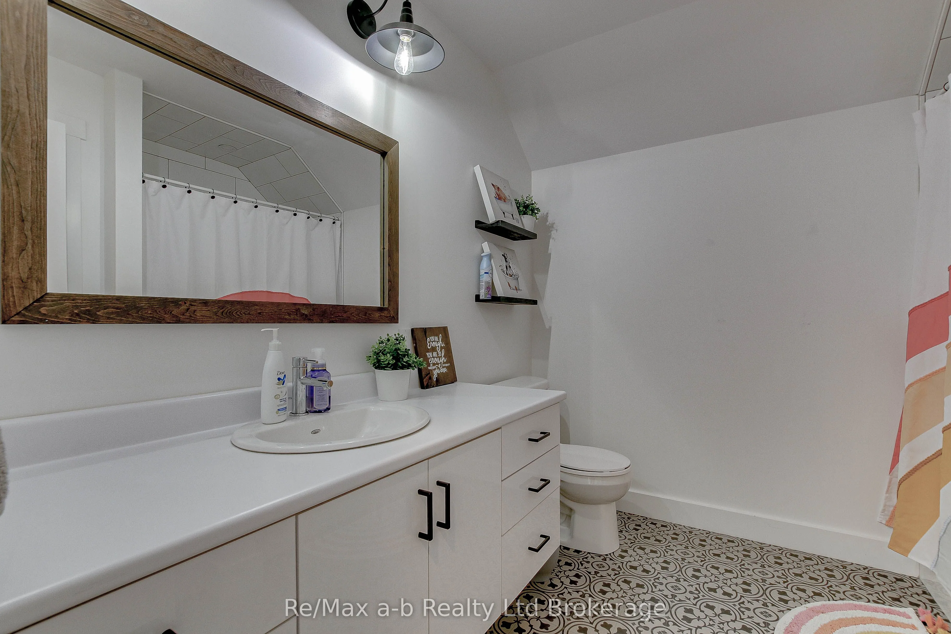 3246 Swimming Pool Road