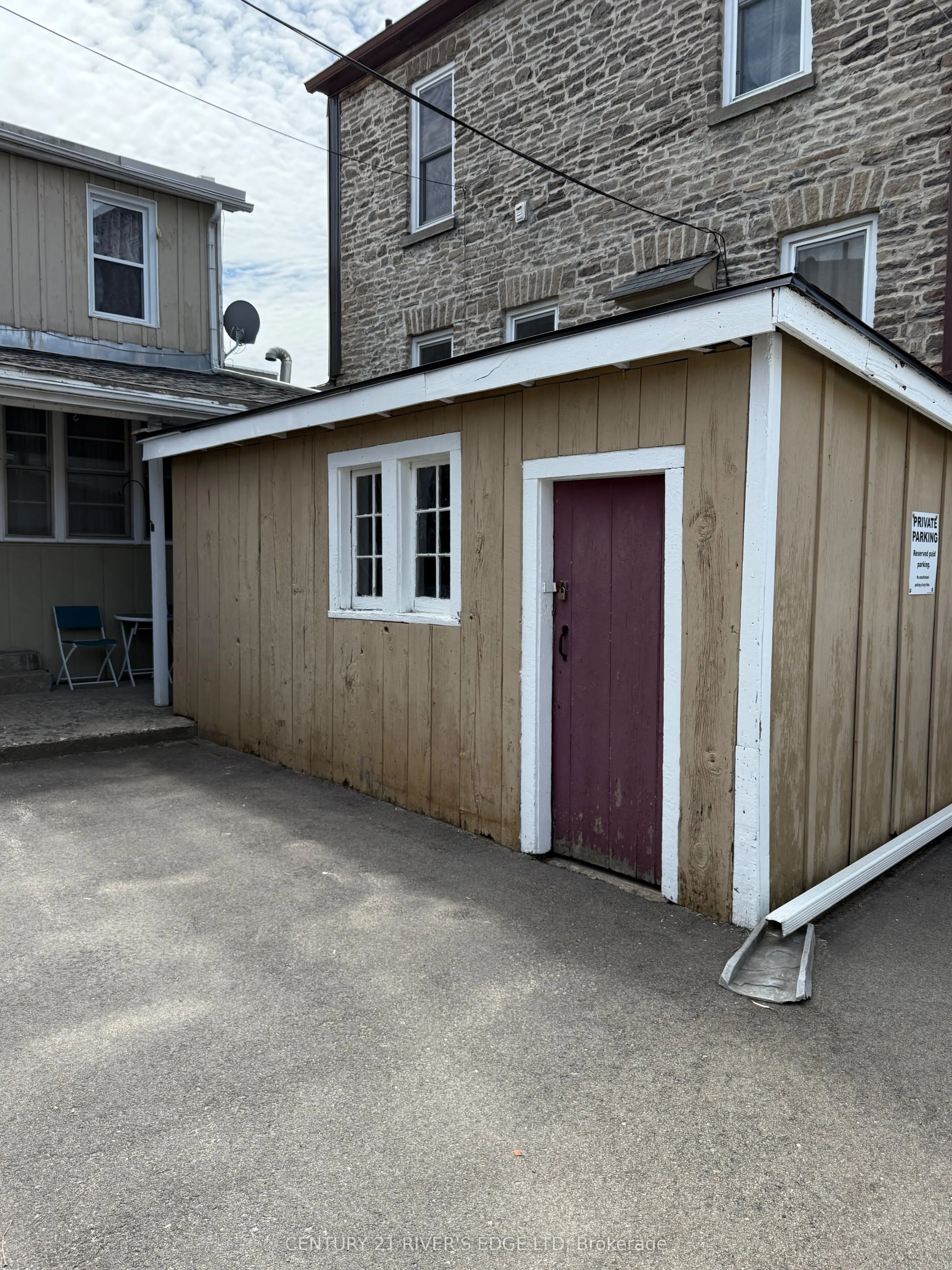 108-112 KING Street W