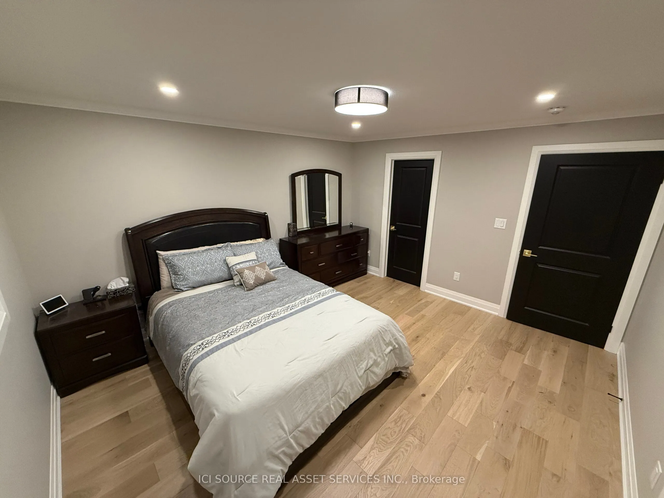 26 Oakridge Boulevard